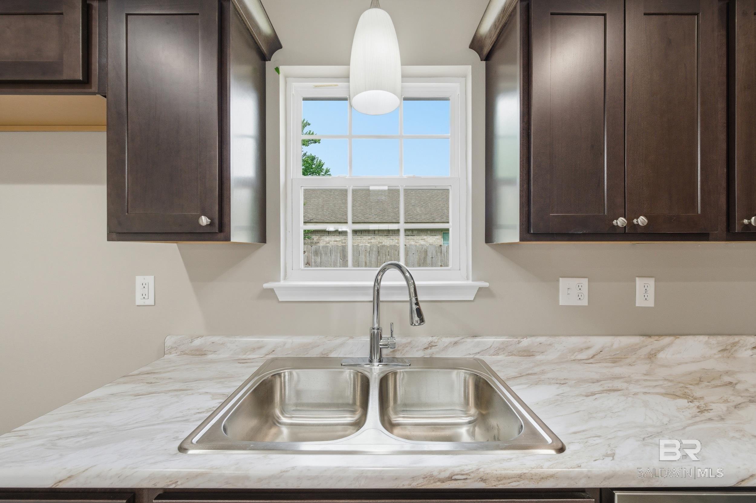 https://zimg.paragon.ice.com/ParagonImages/Property/PG/BCAR/397775/15/0/0/7f1befb415e75d5b711730b953ca5e28/7/7be30591f943df51d7da0621ac60b80e/397775-64444023-5192-4ddf-adba-501af1f67b63.JPG