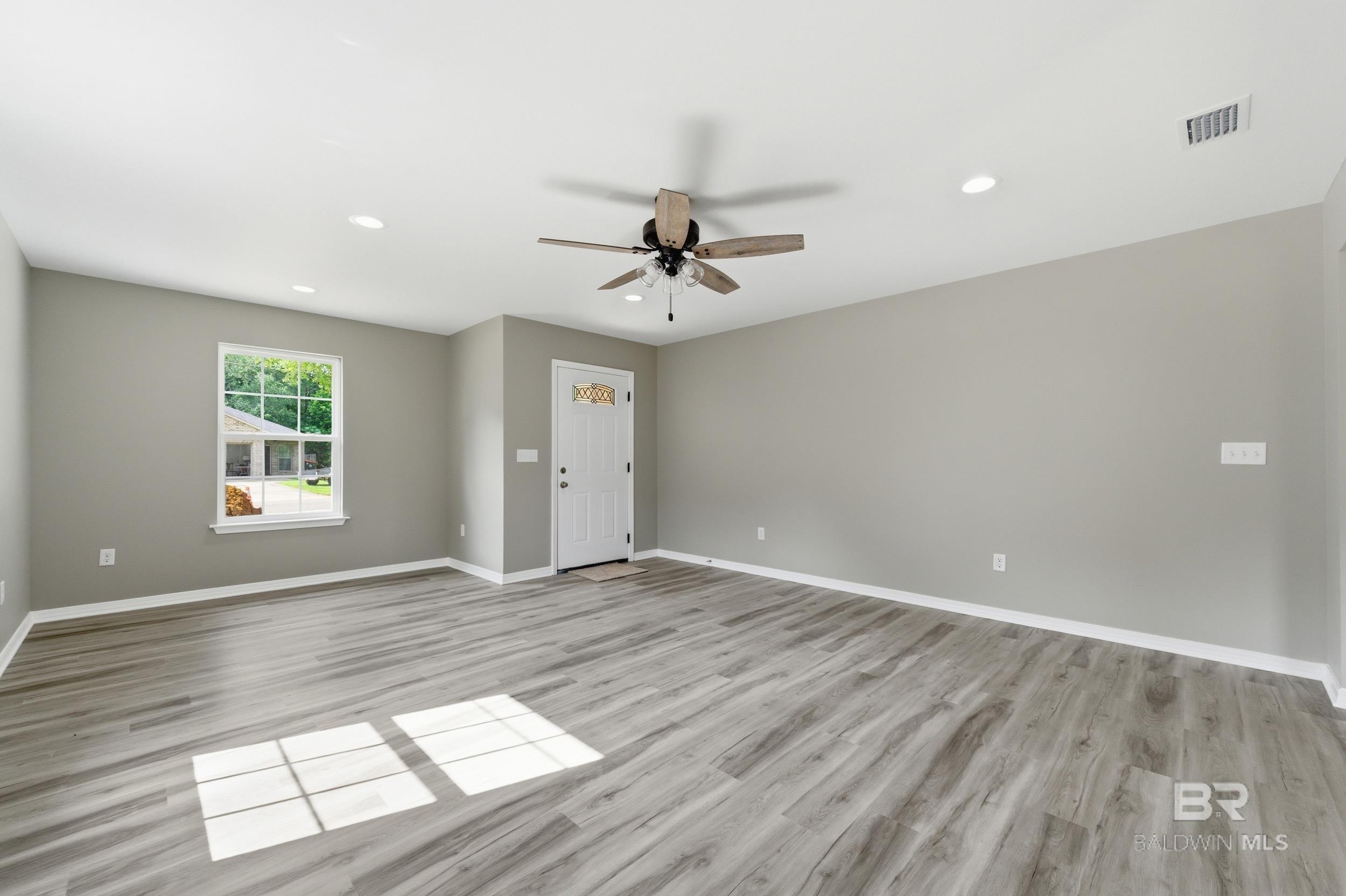https://zimg.paragon.ice.com/ParagonImages/Property/PG/BCAR/397775/7/0/0/50e40aed2f391bd5d17a7355fa25bd98/7/7be30591f943df51d7da0621ac60b80e/397775-c9b77a76-a593-42b3-bfda-937bed2fe671.JPG