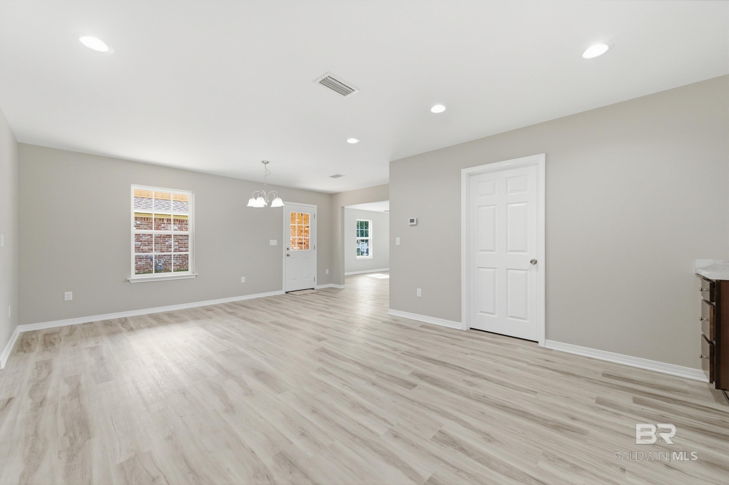 https://zimg.paragon.ice.com/ParagonImages/Property/PG/BCAR/397775/9/0/0/02c5fb12d86eb307d4f85a944195c9c2/7/7be30591f943df51d7da0621ac60b80e/397775-fa7ee8a4-6941-4bc5-8bc7-e5868315536a.JPG