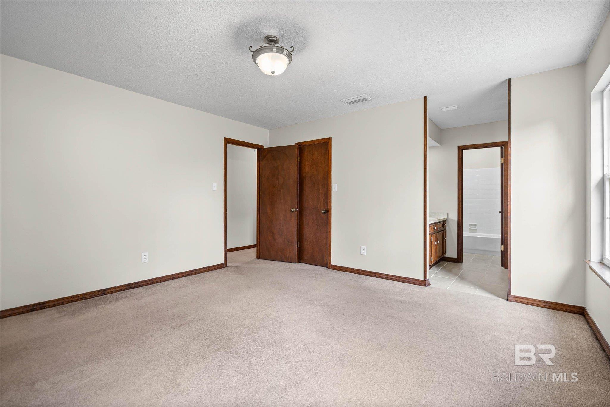 https://zimg.paragon.ice.com/ParagonImages/Property/PG/BCAR/397776/10/0/0/3075dd6b738360076df2a7a69bc8daa9/7/b2a0eadb25c62014701097110fb823e1/397776-4a5163b5-cd5a-4af2-bc51-579fb9f70f84.JPG