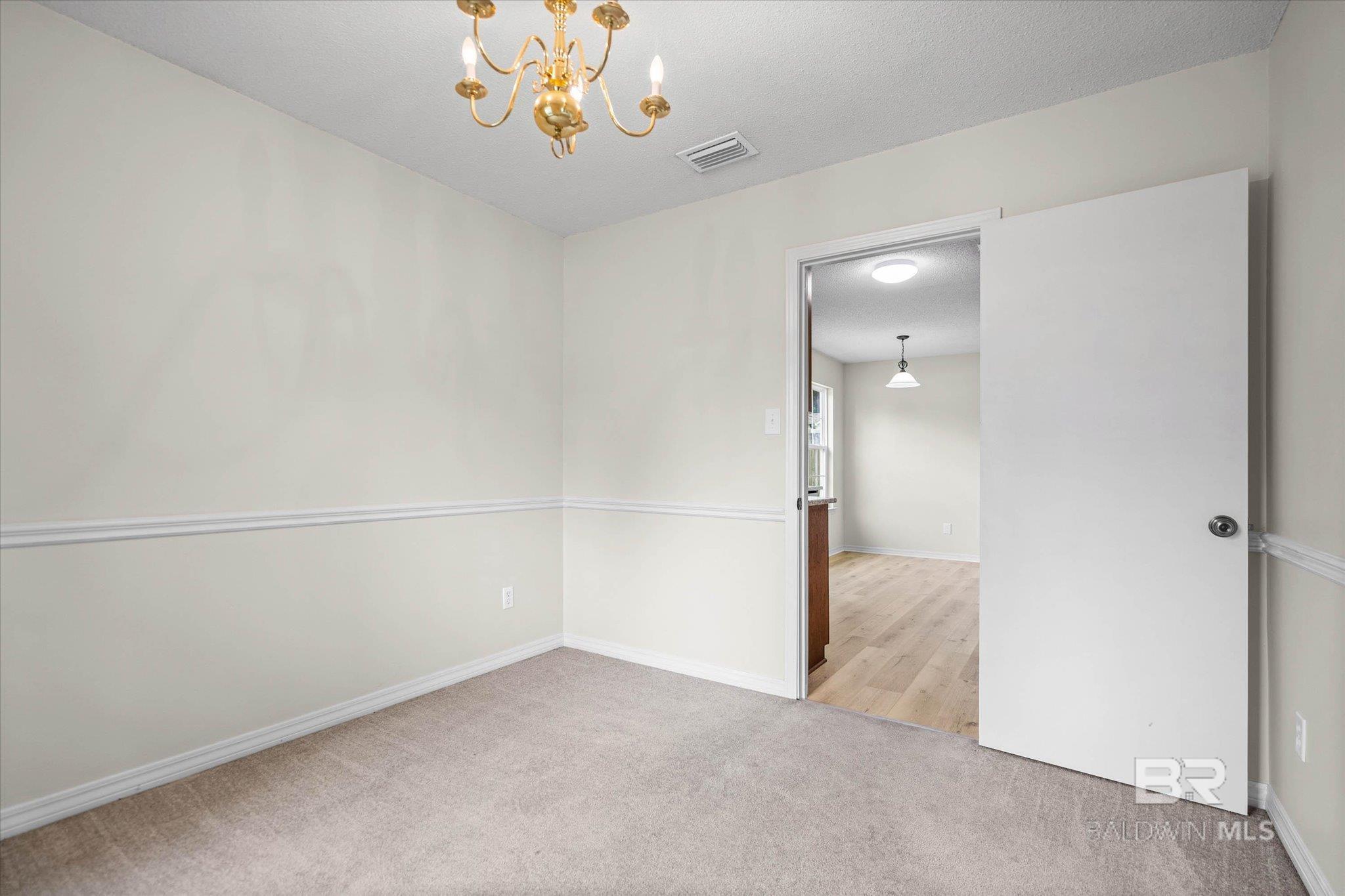 https://zimg.paragon.ice.com/ParagonImages/Property/PG/BCAR/397776/3/0/0/c49a71e14337eb10ce7f4898b9d00a6d/7/b2a0eadb25c62014701097110fb823e1/397776-17b10a11-7083-4d85-b6ed-794afa0c4c6a.JPG