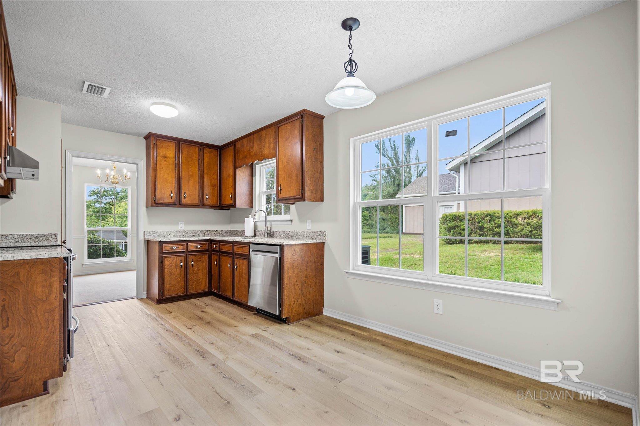 https://zimg.paragon.ice.com/ParagonImages/Property/PG/BCAR/397776/6/0/0/deddd982a3ee4e7187d2b63b0217b2e4/7/b2a0eadb25c62014701097110fb823e1/397776-6da31f7f-41f3-443d-8432-8e3696e94c4b.JPG