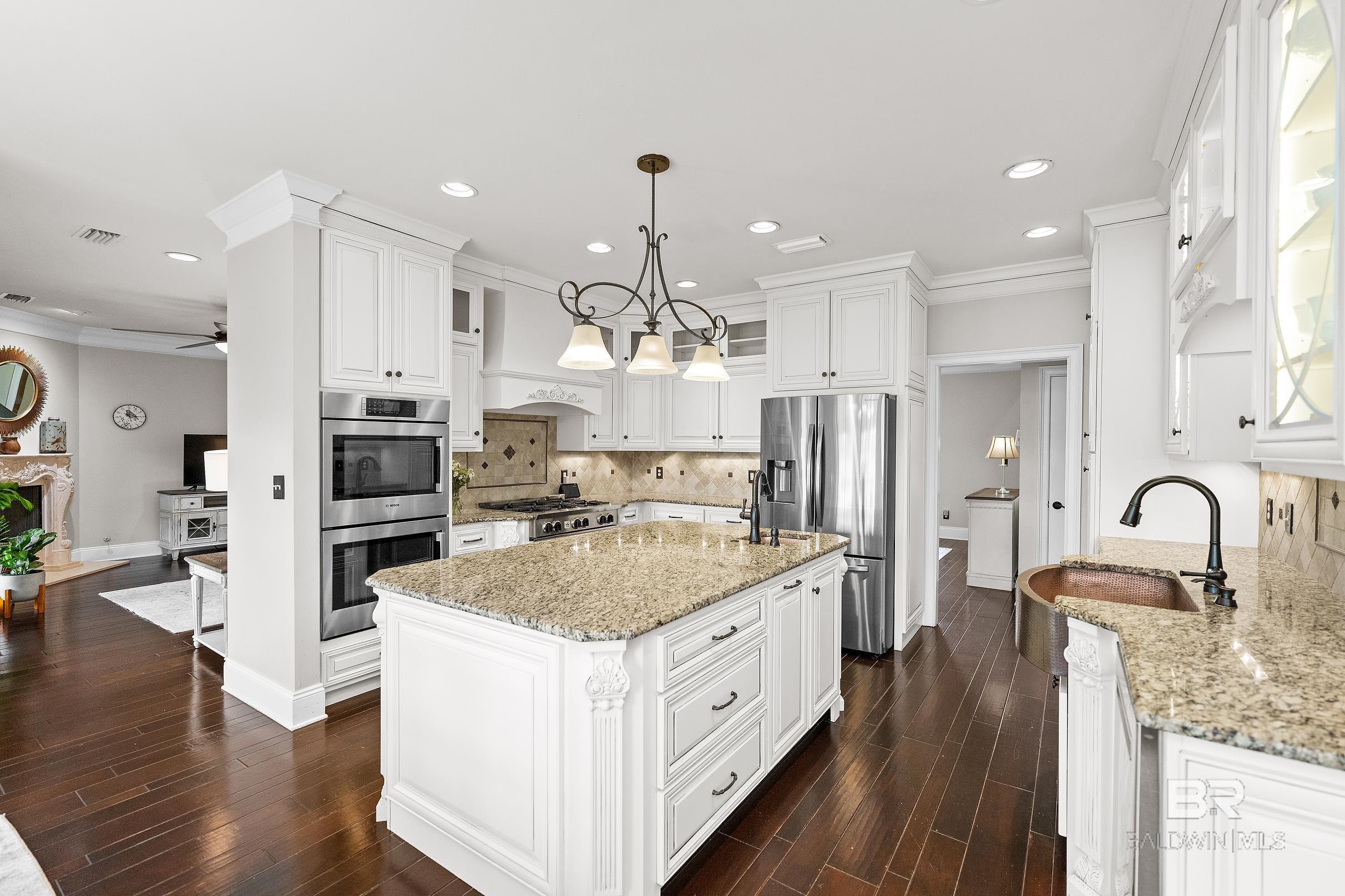 https://zimg.paragon.ice.com/ParagonImages/Property/PG/BCAR/397812/14/0/0/c418b27c9a8319aad19756fa90b62733/7/d6730f81815dad6e987beb9229178284/397812-76c3edf2-d05d-4282-8b8b-8a29b7171295.JPG