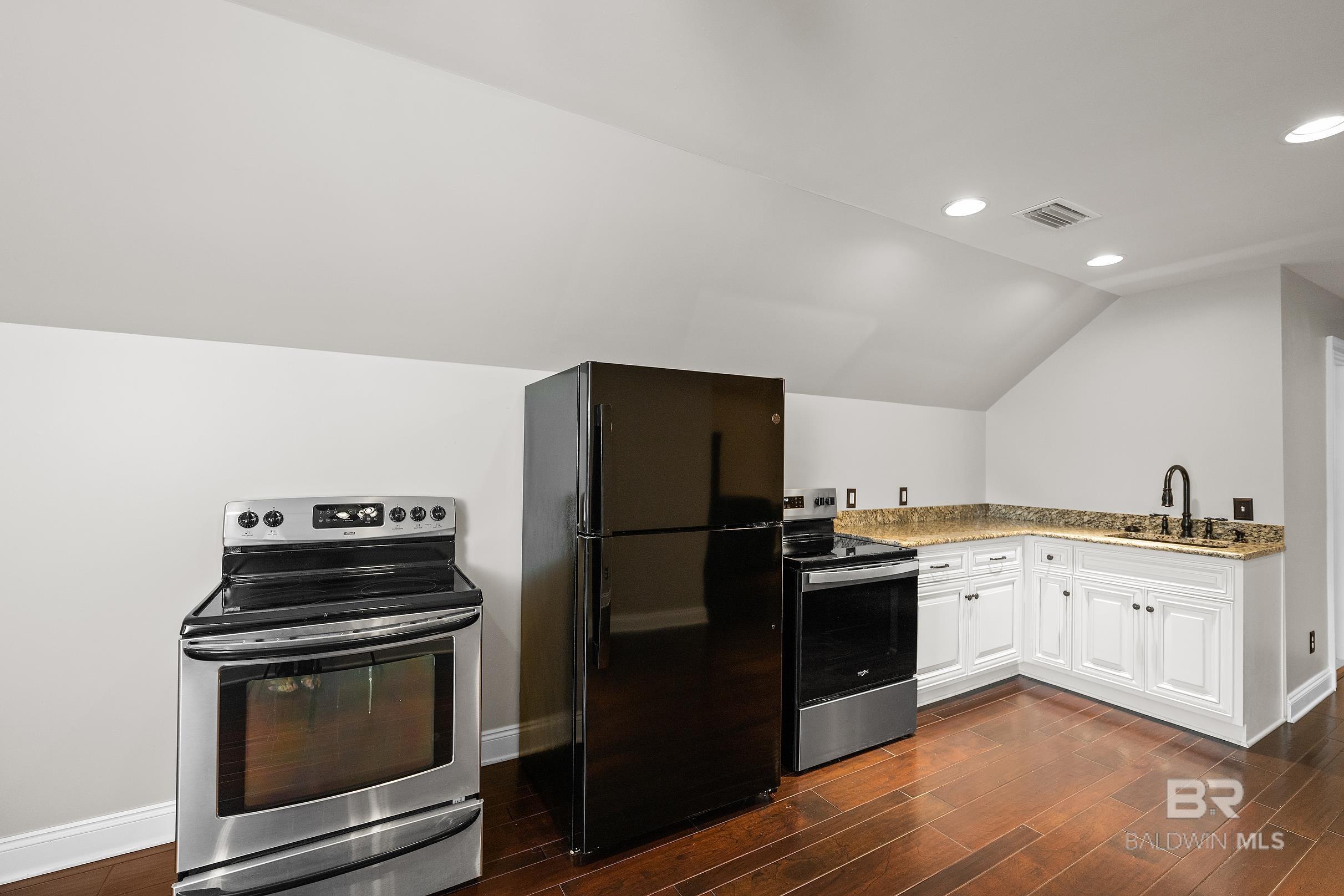 https://zimg.paragon.ice.com/ParagonImages/Property/PG/BCAR/397812/44/0/0/cf7a95b1734cb3712a4a0b01adb7bf0b/7/d6730f81815dad6e987beb9229178284/397812-245263a3-74d4-424f-b1c5-1537feefd180.JPG