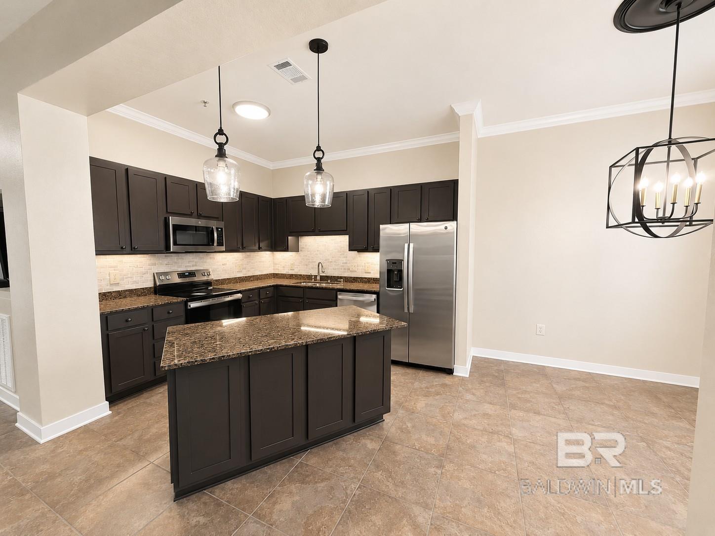 https://zimg.paragon.ice.com/ParagonImages/Property/PG/BCAR/397820/7/0/0/4eae5a994fdb3186b5709e68337d9756/7/ac58dea90bbd7078d60a43fe81bcabf0/397820-af46f5e4-40ee-4dfa-a68b-72dc21dbc3d8.JPG