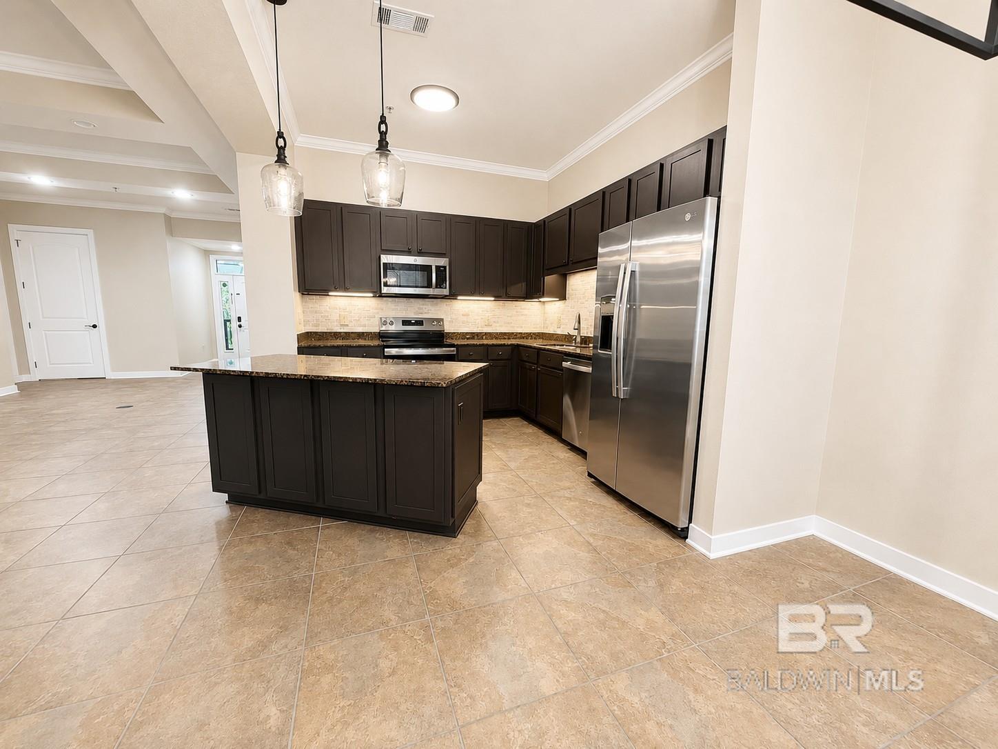https://zimg.paragon.ice.com/ParagonImages/Property/PG/BCAR/397820/8/0/0/4949e850ed7cf2166d1c77f9dff1b927/7/ac58dea90bbd7078d60a43fe81bcabf0/397820-4341d73f-d7a5-4dd2-bf82-8e37e8df0cf0.JPG
