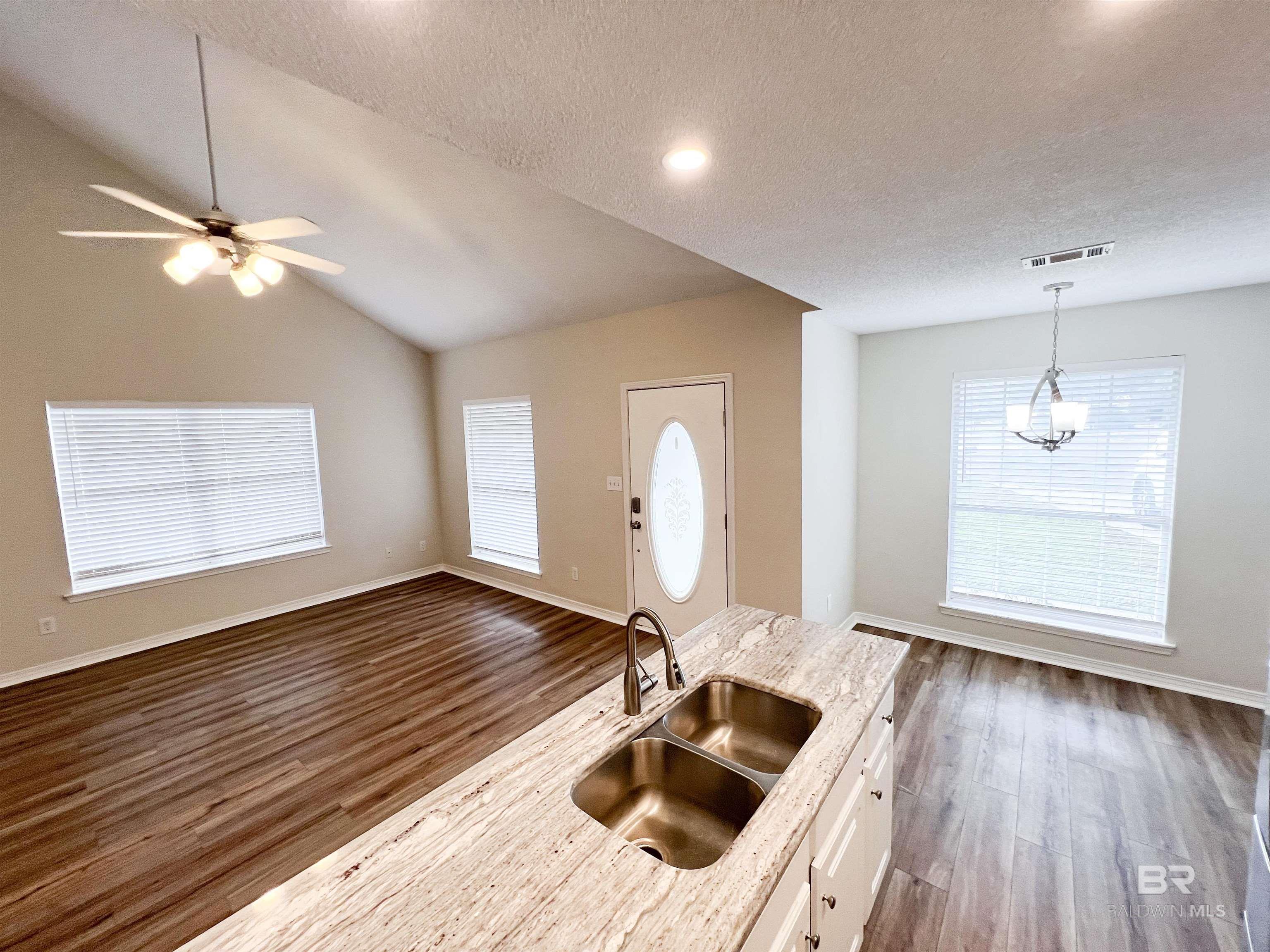 https://zimg.paragon.ice.com/ParagonImages/Property/PG/BCAR/397892/1/0/0/fa6edea0f2e052325aa228db4e670d8c/7/f35cfc722beb3c8f46943f1022733a95/397892-4128A7BC-5E37-4F37-985B-F500EAA55947.JPG