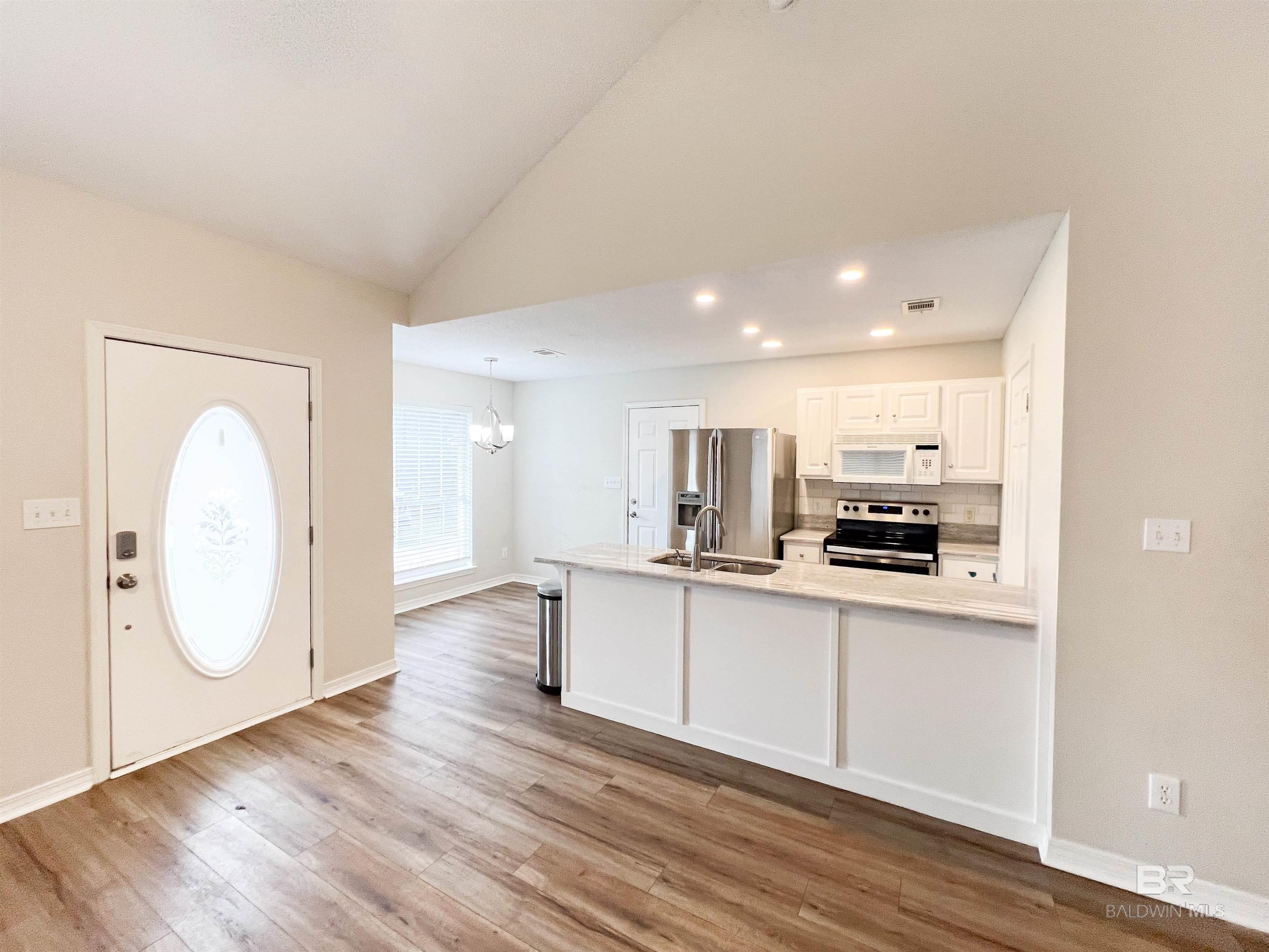 https://zimg.paragon.ice.com/ParagonImages/Property/PG/BCAR/397892/2/0/0/7888ceebe7ed333e705800134293a1f1/7/f35cfc722beb3c8f46943f1022733a95/397892-904C8913-ABE4-4ED6-AE48-F8A31040F551.JPG