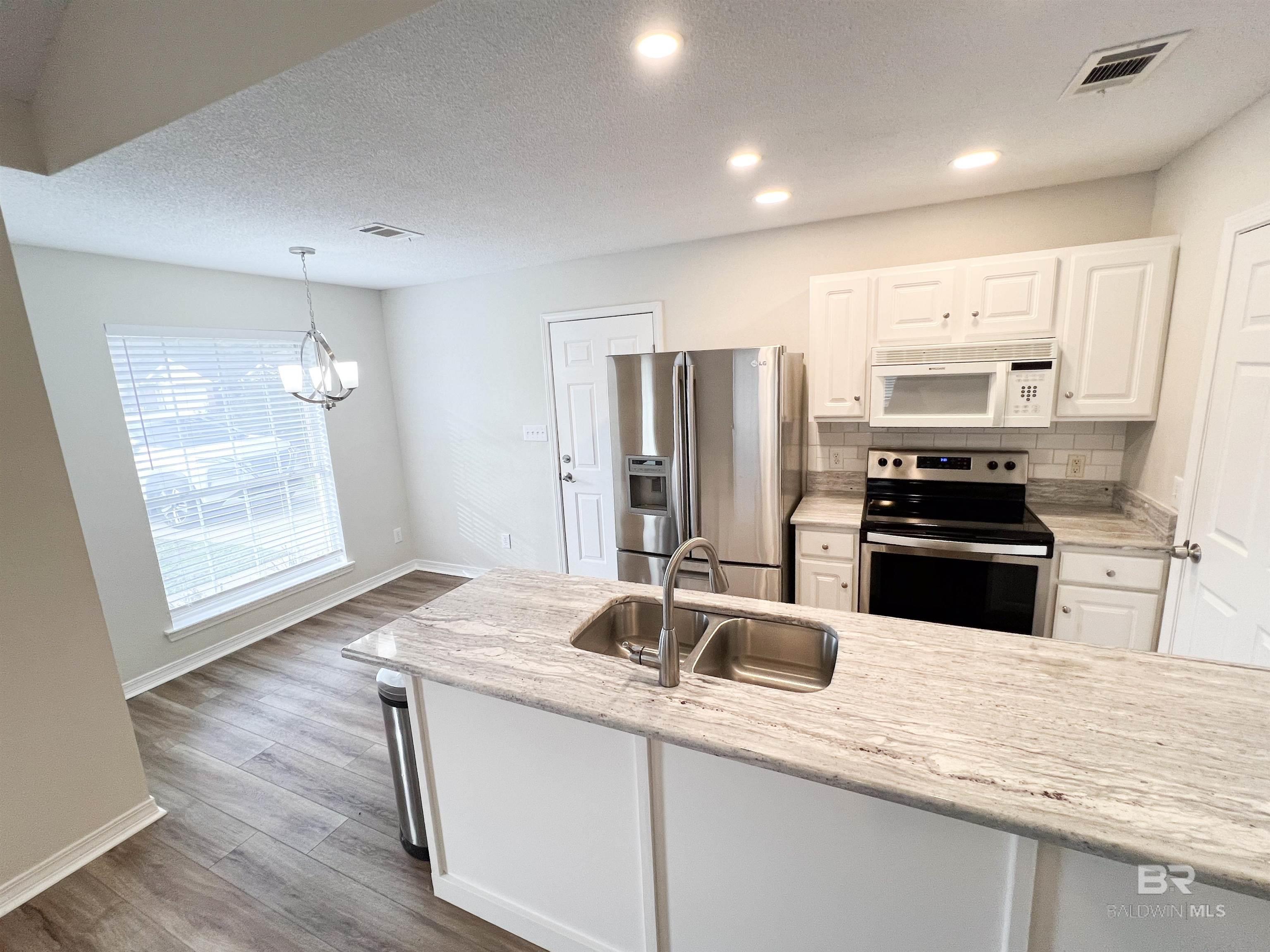https://zimg.paragon.ice.com/ParagonImages/Property/PG/BCAR/397892/3/0/0/0e592c549a3ef84e6cd0e5d0efc28996/7/f35cfc722beb3c8f46943f1022733a95/397892-23EF3336-7693-4AF8-8498-6DDD6F3AD66F.JPG