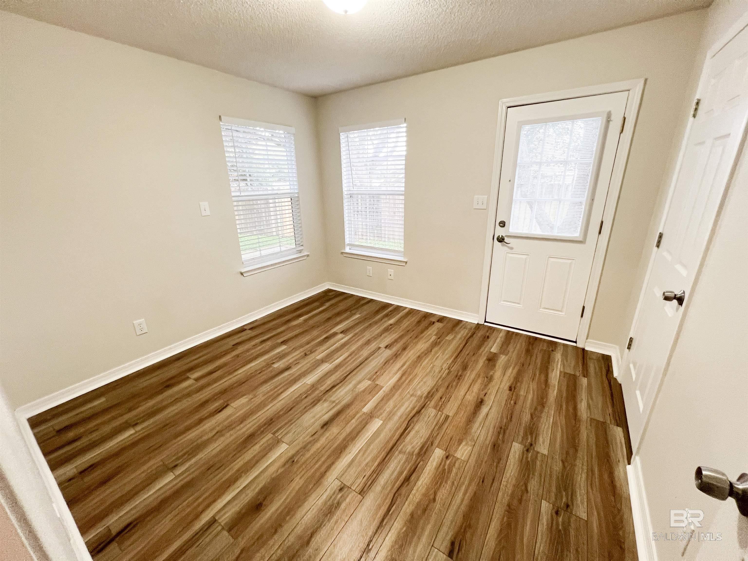 https://zimg.paragon.ice.com/ParagonImages/Property/PG/BCAR/397892/6/0/0/00911d91b50a988c4192c3c3858a8ec1/7/f35cfc722beb3c8f46943f1022733a95/397892-99F08305-2E9E-44EE-B5F1-A57E165D7FF0.JPG