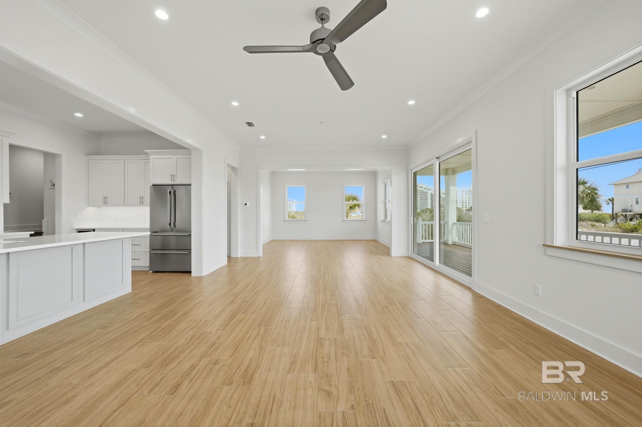 https://zimg.paragon.ice.com/ParagonImages/Property/PG/BCAR/397963/13/0/0/c900986e36dbdc33b9de71f526b3ce7b/7/97e137aaa9fcf3c1705ed90cb6c1f5d9/397963-5C998D71-DD52-4C1A-A30F-2C06C380EB09.JPG