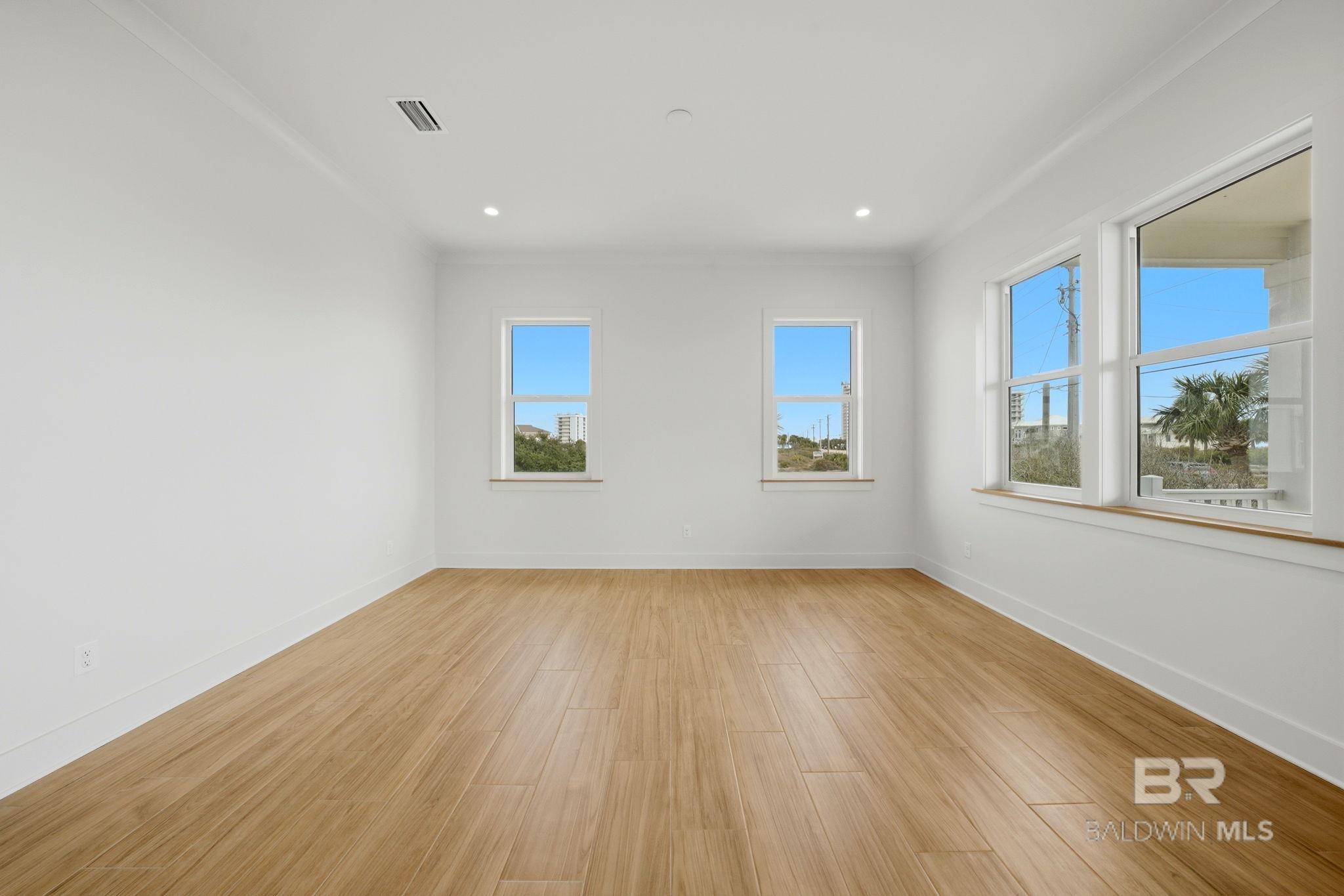 https://zimg.paragon.ice.com/ParagonImages/Property/PG/BCAR/397963/15/0/0/3d5de50e8e74f7cd67683e13a2b0b213/7/97e137aaa9fcf3c1705ed90cb6c1f5d9/397963-DC2CB8F1-51D9-4215-B031-972DB610F884.JPG