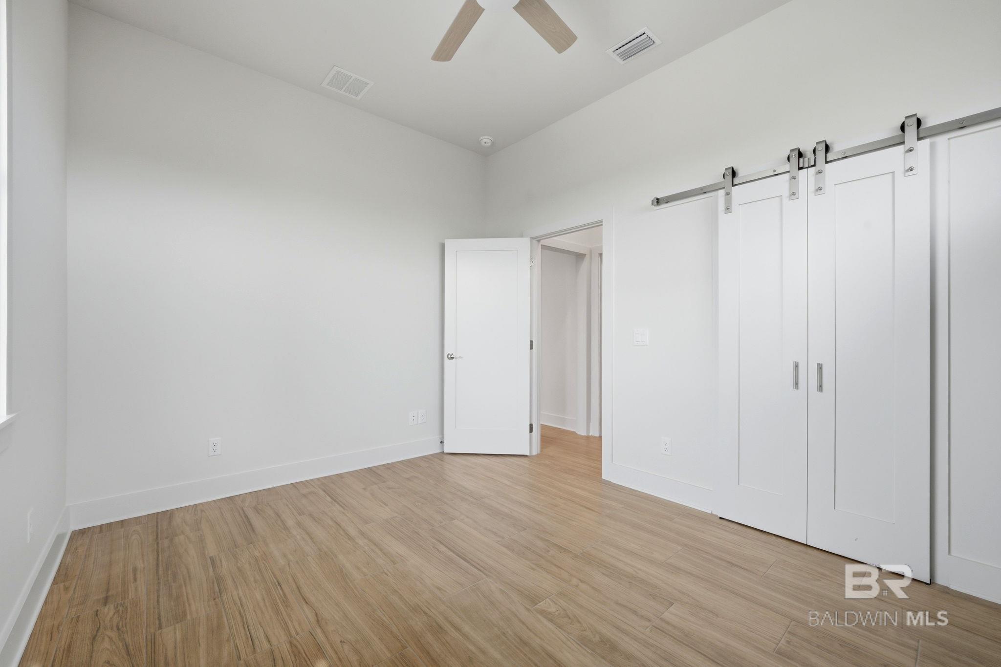 https://zimg.paragon.ice.com/ParagonImages/Property/PG/BCAR/397963/25/0/0/cbe69197dd2d965e3ce89c0f813dbf0e/7/97e137aaa9fcf3c1705ed90cb6c1f5d9/397963-633F4B39-AA15-475C-83C5-D13D288DB74B.JPG