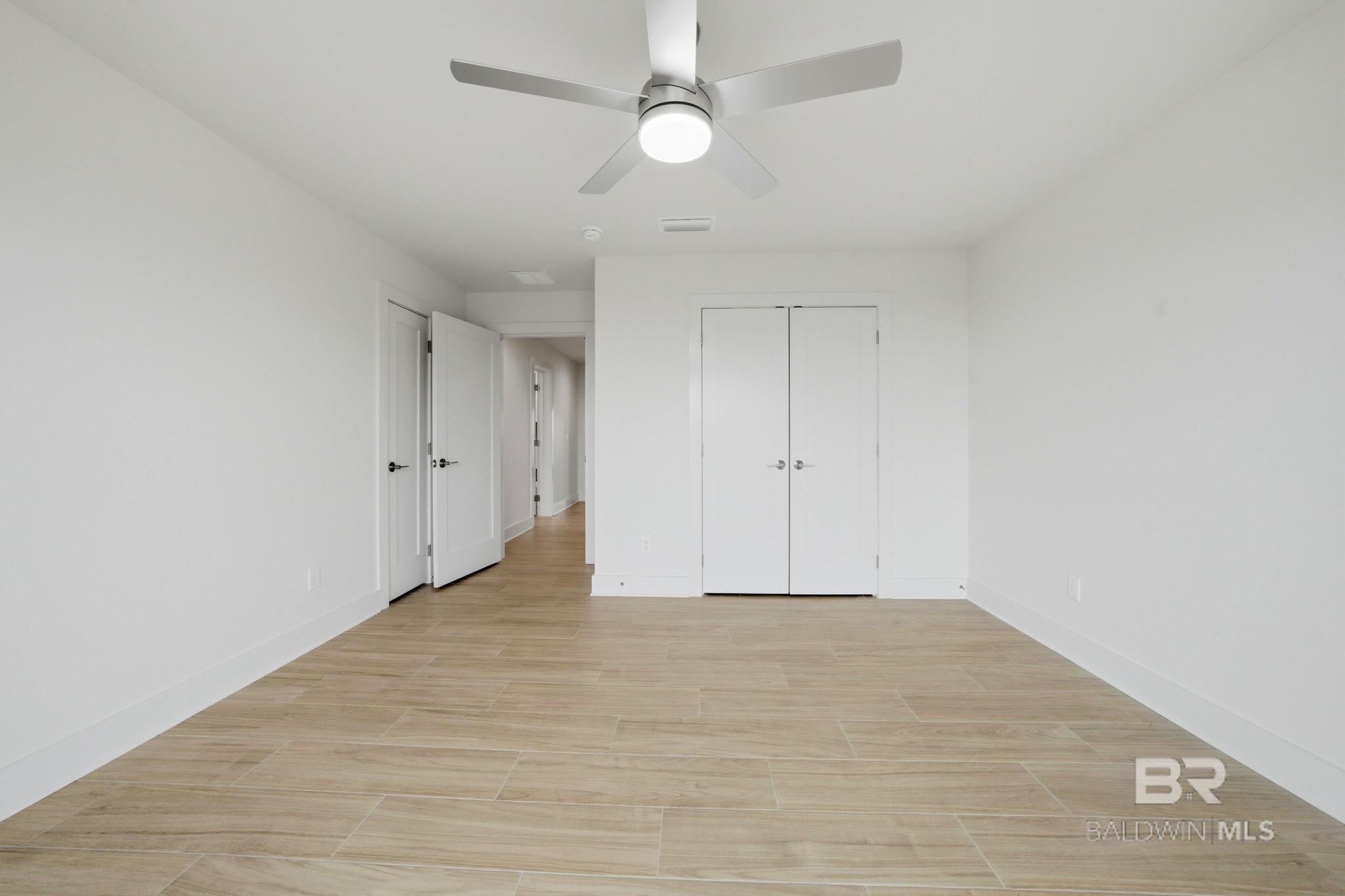 https://zimg.paragon.ice.com/ParagonImages/Property/PG/BCAR/397963/29/0/0/ed0f2c8d71cabf985e359a9a324a956b/7/97e137aaa9fcf3c1705ed90cb6c1f5d9/397963-C21772DB-345A-4B75-84F7-D69EF5476953.JPG
