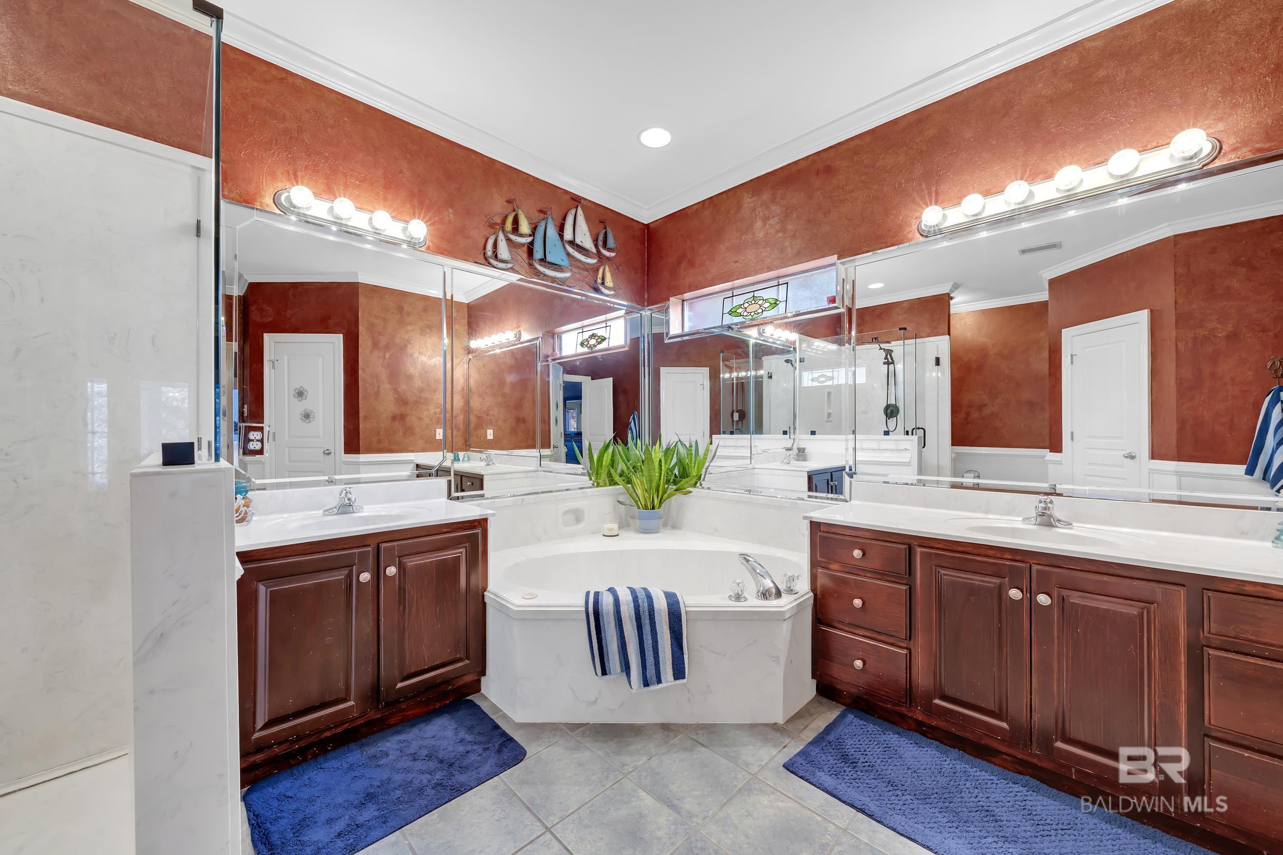 https://zimg.paragon.ice.com/ParagonImages/Property/PG/BCAR/398005/20/0/0/66794dce22a86c4db8e6190616ff3e31/7/556af96b6a8de13960e2180221836a72/398005-58b94020-d8da-461b-aace-1242e91c0764.JPG