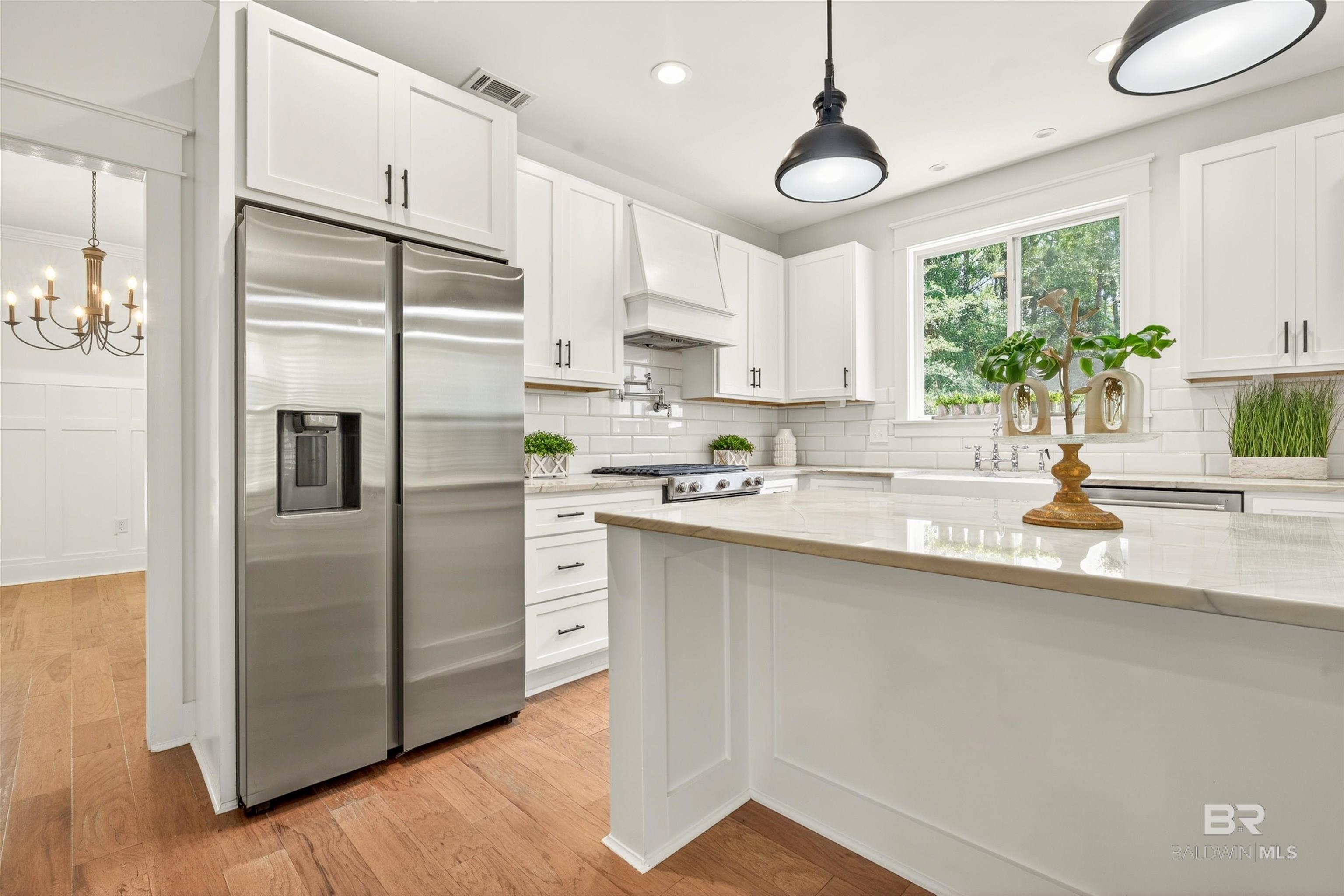 https://zimg.paragon.ice.com/ParagonImages/Property/PG/BCAR/398016/17/0/0/8e6c2c30bfea7e02e52fcdc54aa9db82/7/8df4339792b544a3081529926ba6feee/398016-50cc176c-75f1-4a23-a99e-043b845a2032.JPG