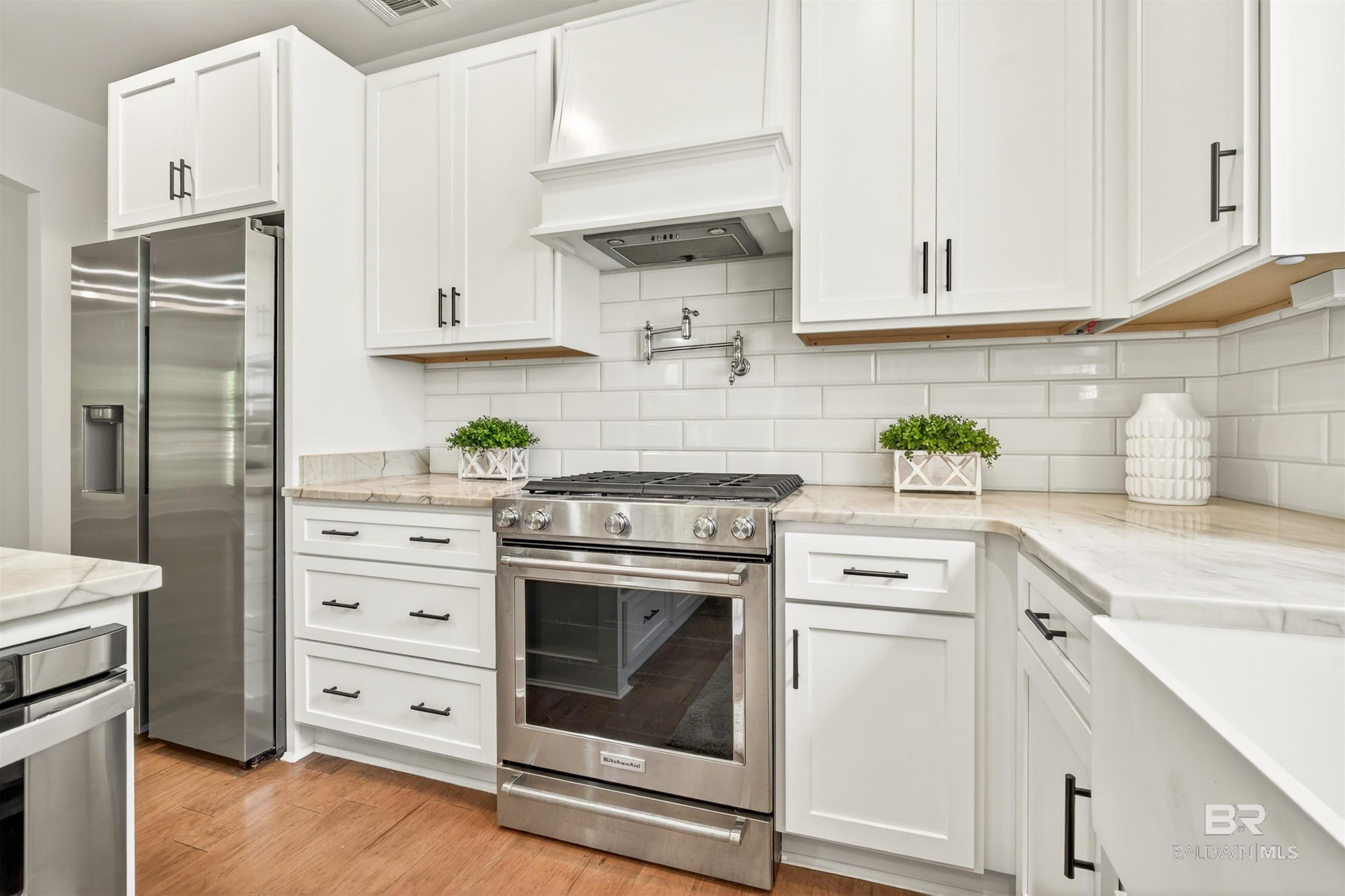 https://zimg.paragon.ice.com/ParagonImages/Property/PG/BCAR/398016/19/0/0/486d1625af7349c641b4e33bddb2df56/7/8df4339792b544a3081529926ba6feee/398016-18281392-054f-483d-82f4-514a3e0202e2.JPG