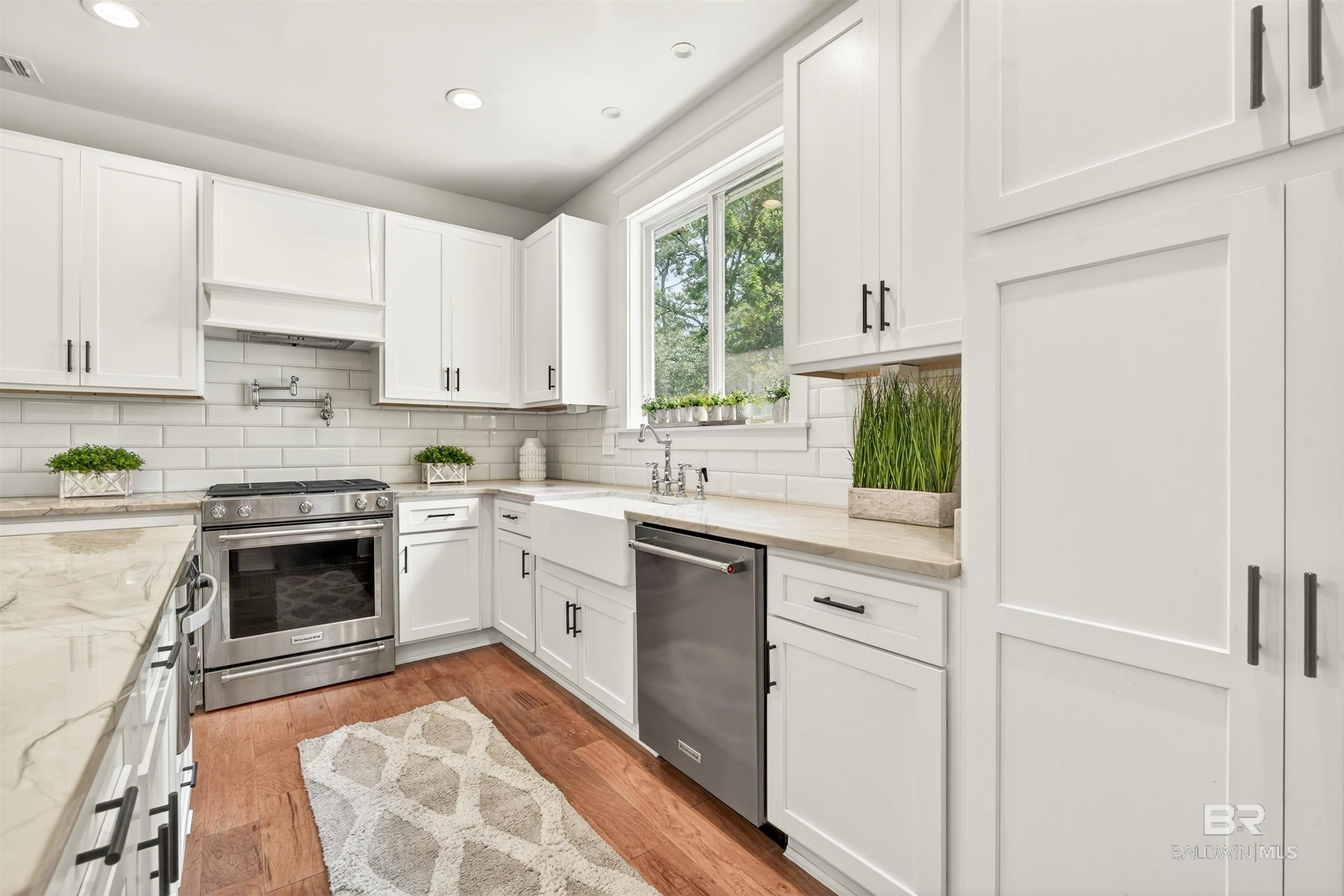 https://zimg.paragon.ice.com/ParagonImages/Property/PG/BCAR/398016/20/0/0/0bde8f027f234fee0ce628239cfcaf91/7/8df4339792b544a3081529926ba6feee/398016-f14dc58c-9ac2-46f1-85ec-18fb01ed6bb6.JPG