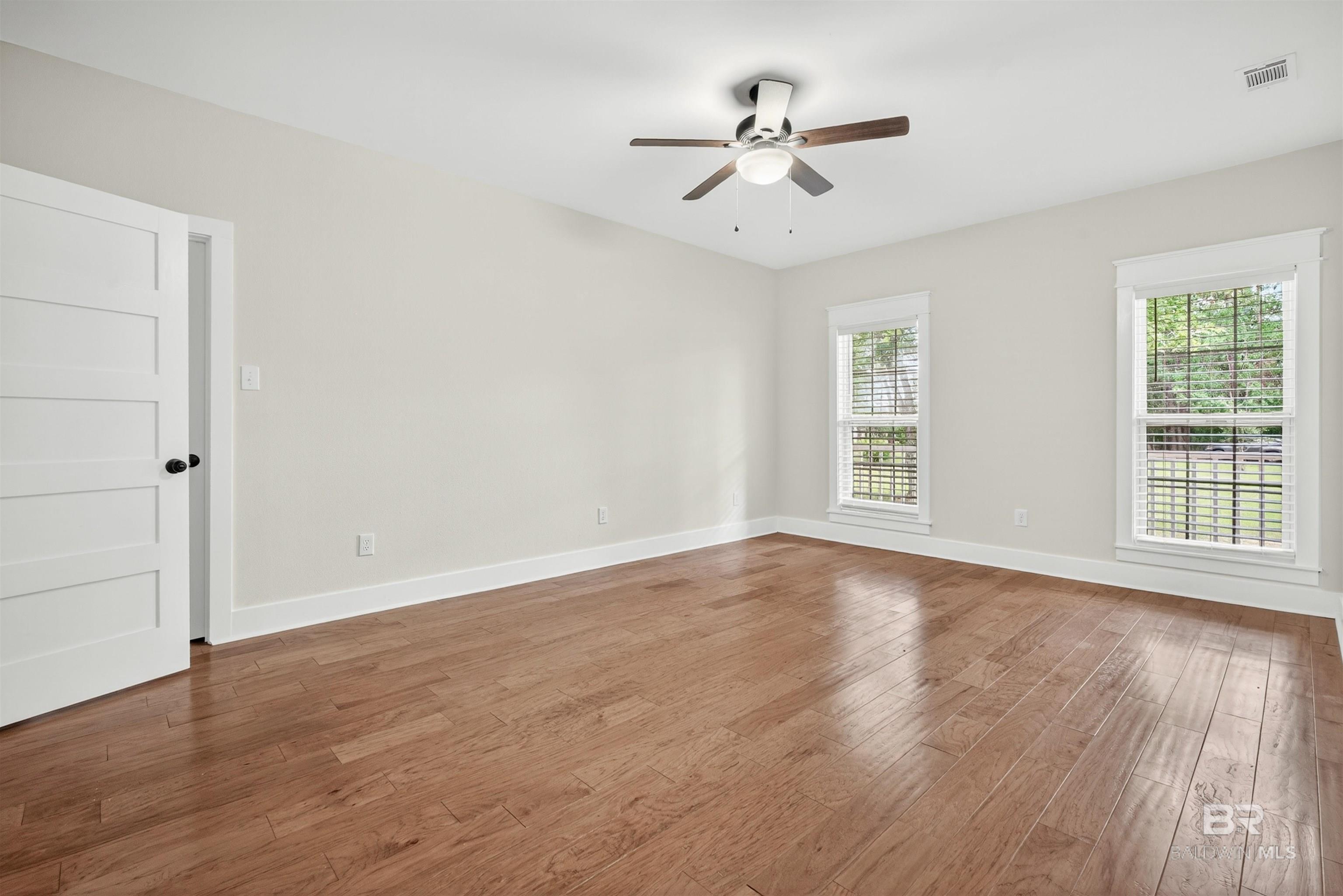 https://zimg.paragon.ice.com/ParagonImages/Property/PG/BCAR/398016/26/0/0/ccbe8721028c8db477ad872b6e133149/7/8df4339792b544a3081529926ba6feee/398016-51f92064-b8be-49ed-92e4-2becd0083013.JPG