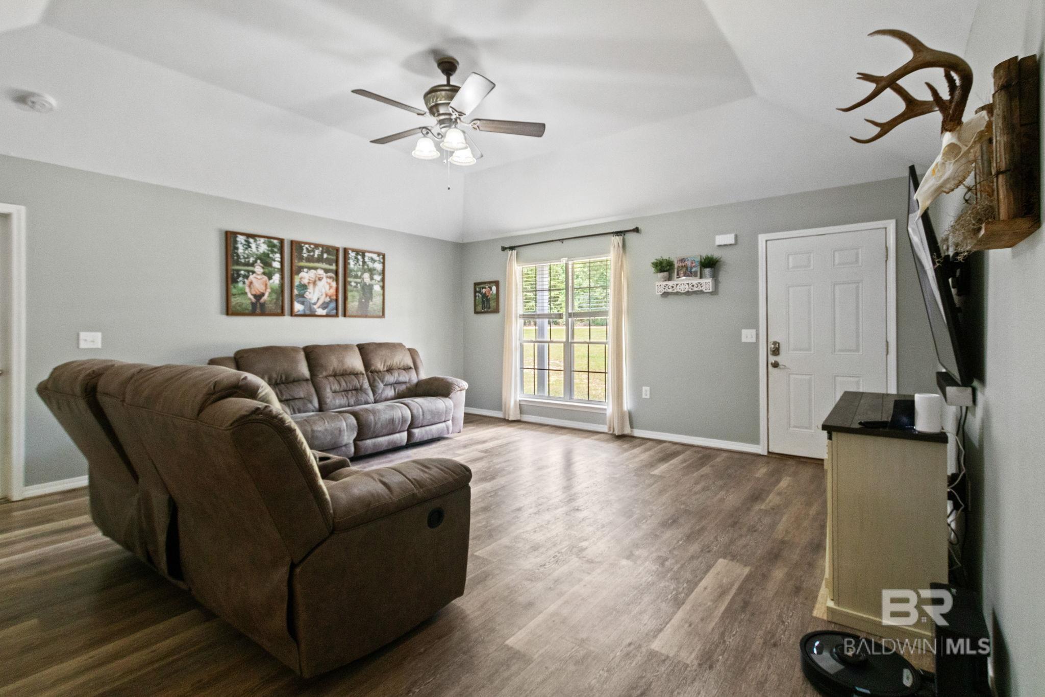 https://zimg.paragon.ice.com/ParagonImages/Property/PG/BCAR/398017/10/0/0/59f2f71f620653d0df0870e0ae58008d/7/39a6214cb0b430e5fedb5d91f9caa7ca/398017-df322434-7984-4541-8ecb-36e62ea62e04.JPG