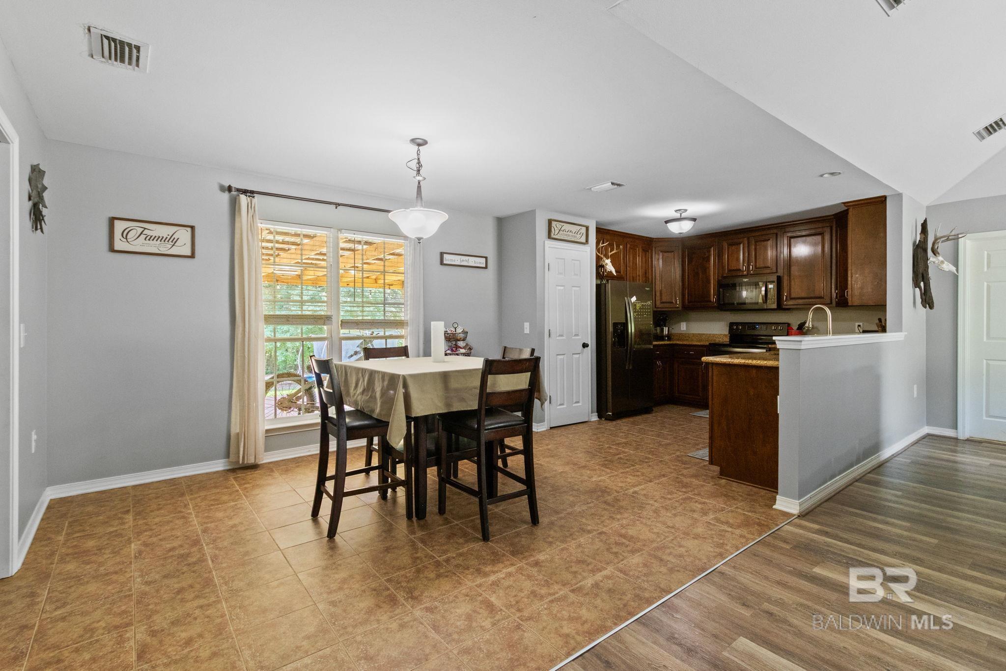 https://zimg.paragon.ice.com/ParagonImages/Property/PG/BCAR/398017/12/0/0/81c276195d1a0b0be1bd9dc64257463d/7/39a6214cb0b430e5fedb5d91f9caa7ca/398017-095b3bbf-48a0-4f4a-a5bb-8a9223a581af.JPG