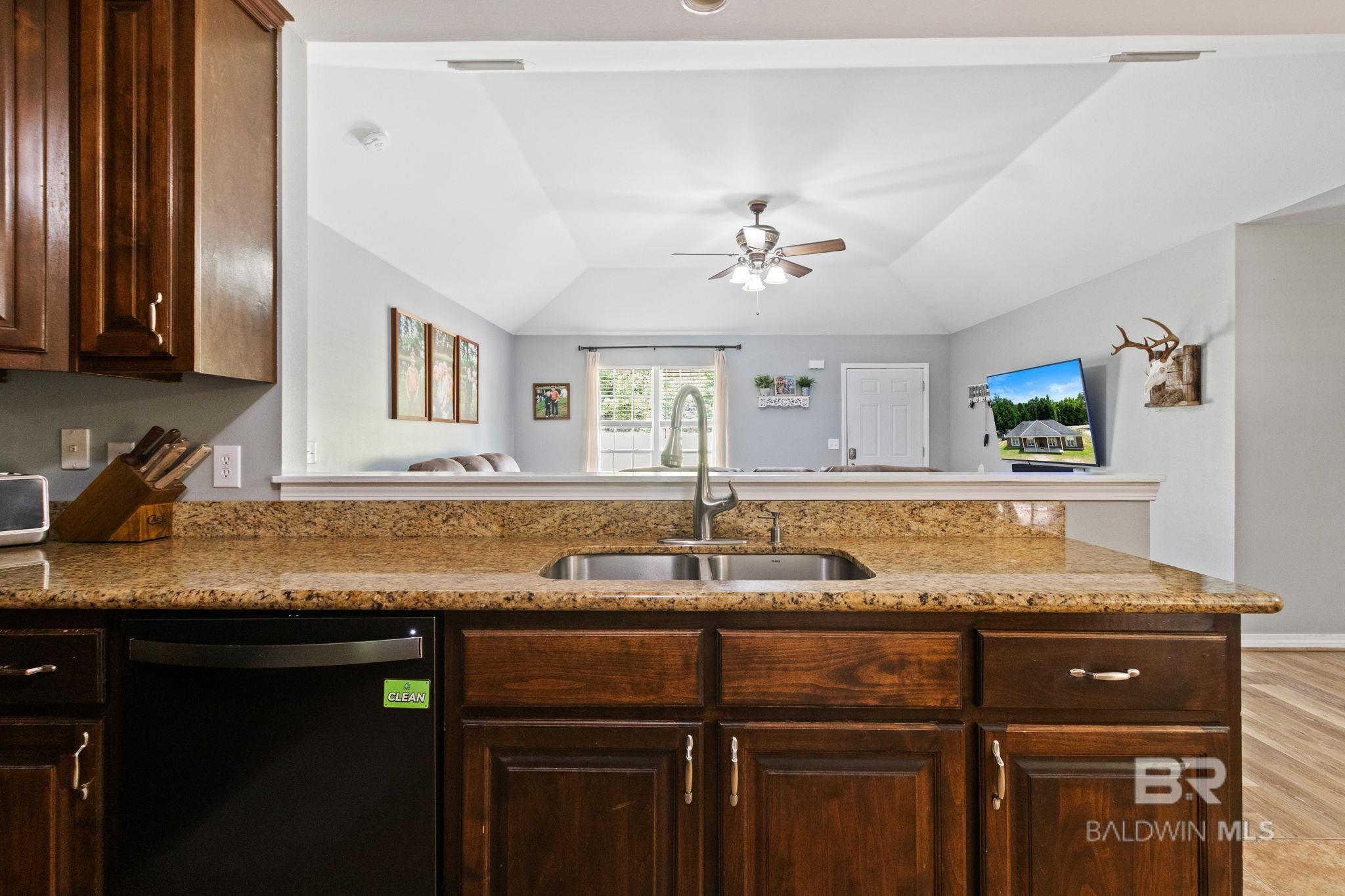 https://zimg.paragon.ice.com/ParagonImages/Property/PG/BCAR/398017/16/0/0/674c961a344b762ac496fc1d80f1acb0/7/39a6214cb0b430e5fedb5d91f9caa7ca/398017-9e5d8a30-931b-4c09-9b77-b2aaf0fd655f.JPG
