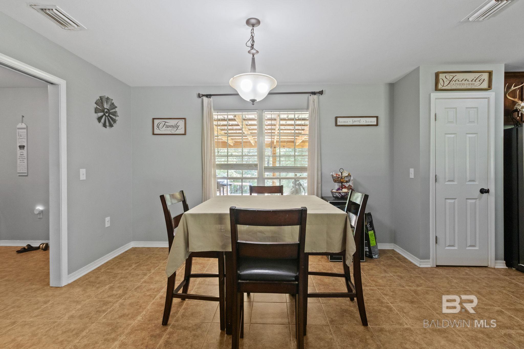 https://zimg.paragon.ice.com/ParagonImages/Property/PG/BCAR/398017/20/0/0/2aabaa7f8e2d90326eefcde91629c5d1/7/39a6214cb0b430e5fedb5d91f9caa7ca/398017-d11c64bc-9372-4705-95da-6ac45035dfbf.JPG