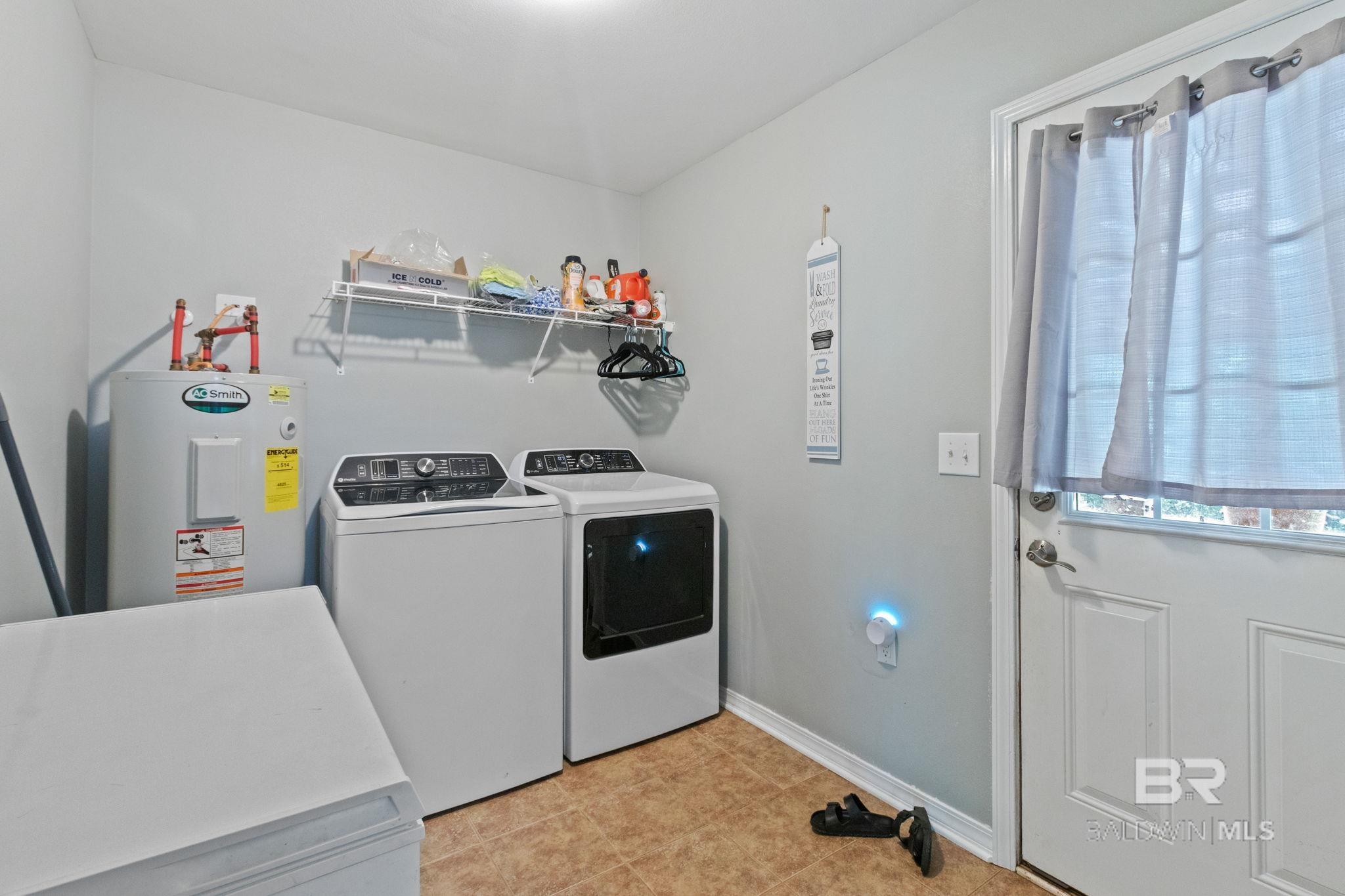 https://zimg.paragon.ice.com/ParagonImages/Property/PG/BCAR/398017/22/0/0/b5d0f79fa0a25afb5cead88b0a8bdbf2/7/39a6214cb0b430e5fedb5d91f9caa7ca/398017-ea0d7f67-3466-441a-b685-72d6276cbe58.JPG