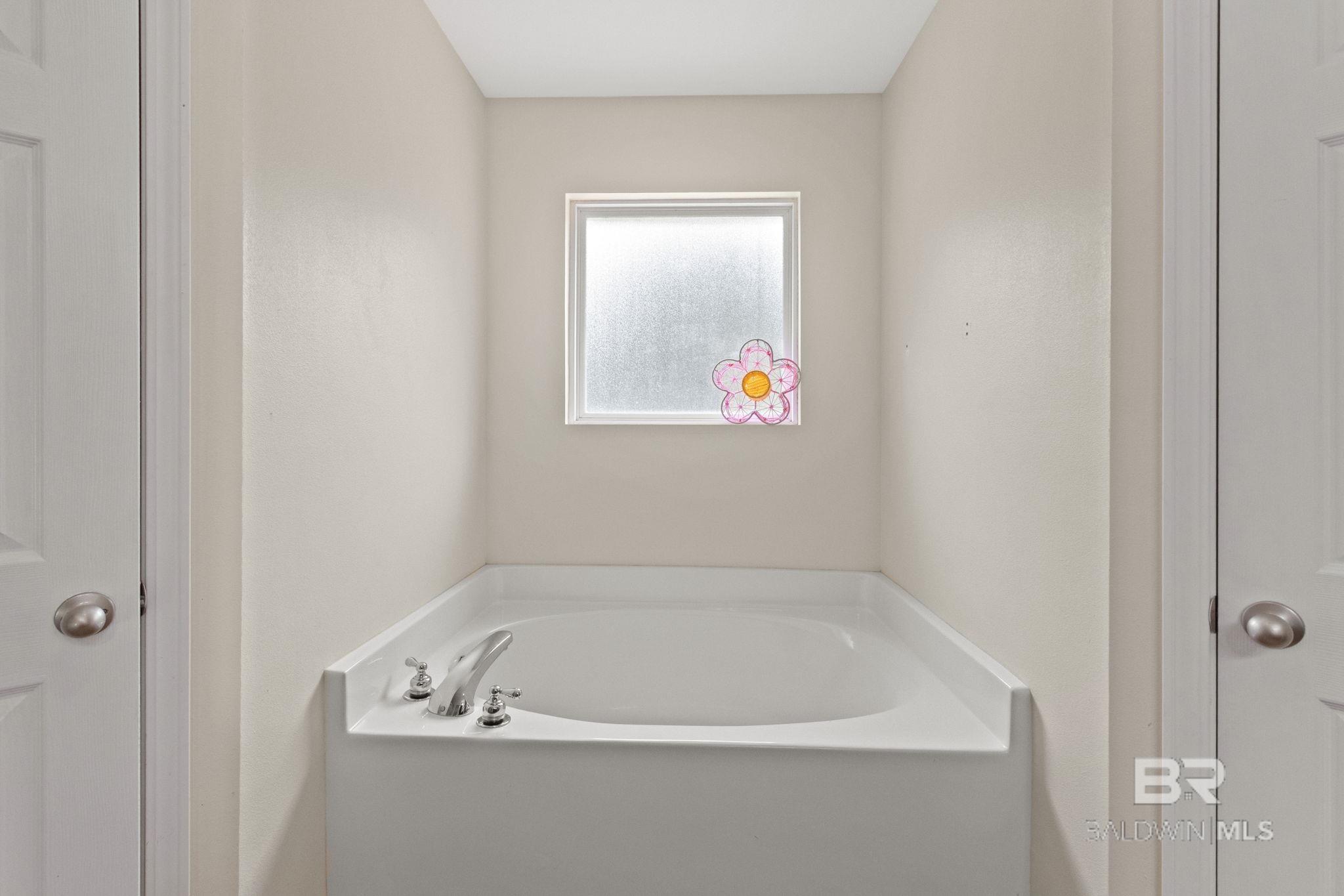 https://zimg.paragon.ice.com/ParagonImages/Property/PG/BCAR/398017/30/0/0/cdc0a2ea77ae847abfb3fa671f1753b5/7/39a6214cb0b430e5fedb5d91f9caa7ca/398017-b7a536a5-d1a9-4218-a210-2376dd78ad1e.JPG
