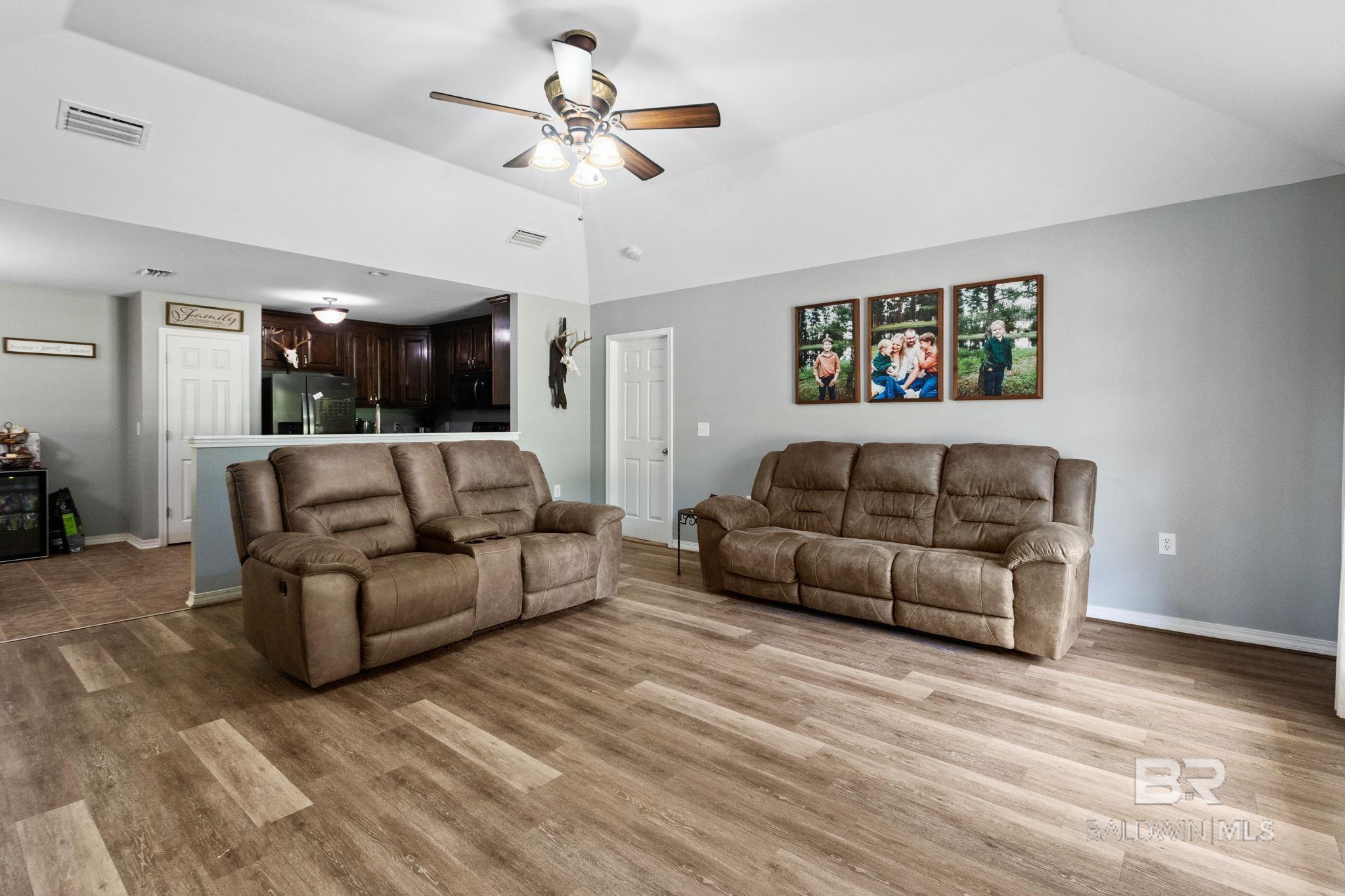 https://zimg.paragon.ice.com/ParagonImages/Property/PG/BCAR/398017/4/0/0/e31e5fb0d63850562e674e4c77f38197/7/39a6214cb0b430e5fedb5d91f9caa7ca/398017-cee08b37-9ffb-4fe8-b624-dceed4b2051f.JPG