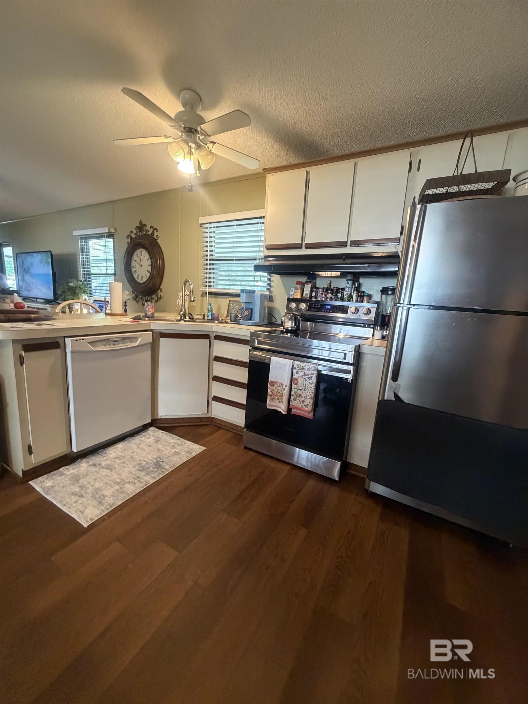 https://zimg.paragon.ice.com/ParagonImages/Property/PG/BCAR/398018/11/0/0/66ef3755f4d8dd2fb07e8fdb642c44a2/7/708a2478d4246004a1ed01a10ae8e5ca/398018-38ab7104-ccdf-4007-a1de-e3aa54921cb8.JPG