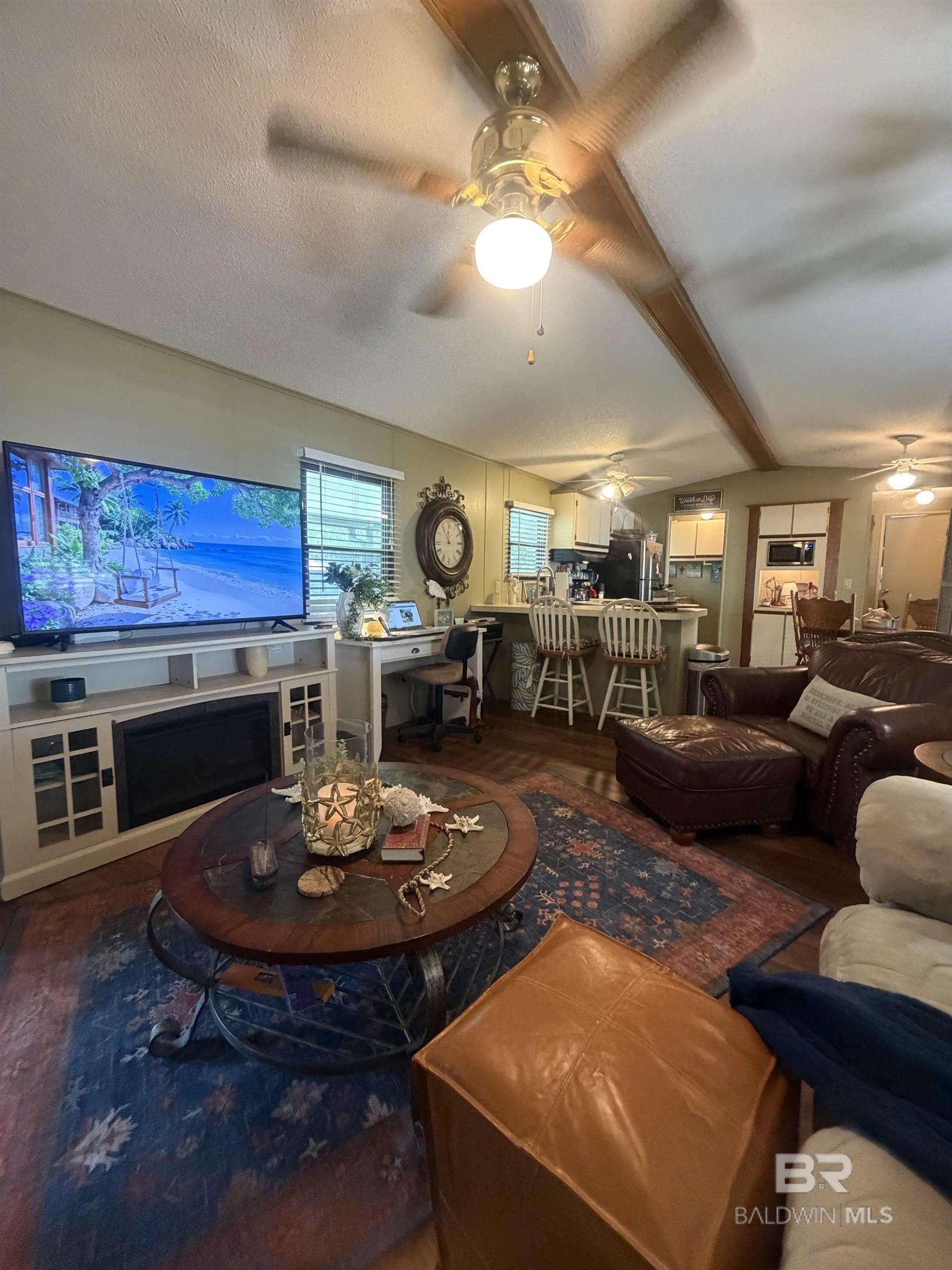 https://zimg.paragon.ice.com/ParagonImages/Property/PG/BCAR/398018/8/0/0/408acdc7b8564f5dd022aae9570bbbb9/7/708a2478d4246004a1ed01a10ae8e5ca/398018-4c9b2ef9-2414-432b-884b-5a42828b591e.JPG