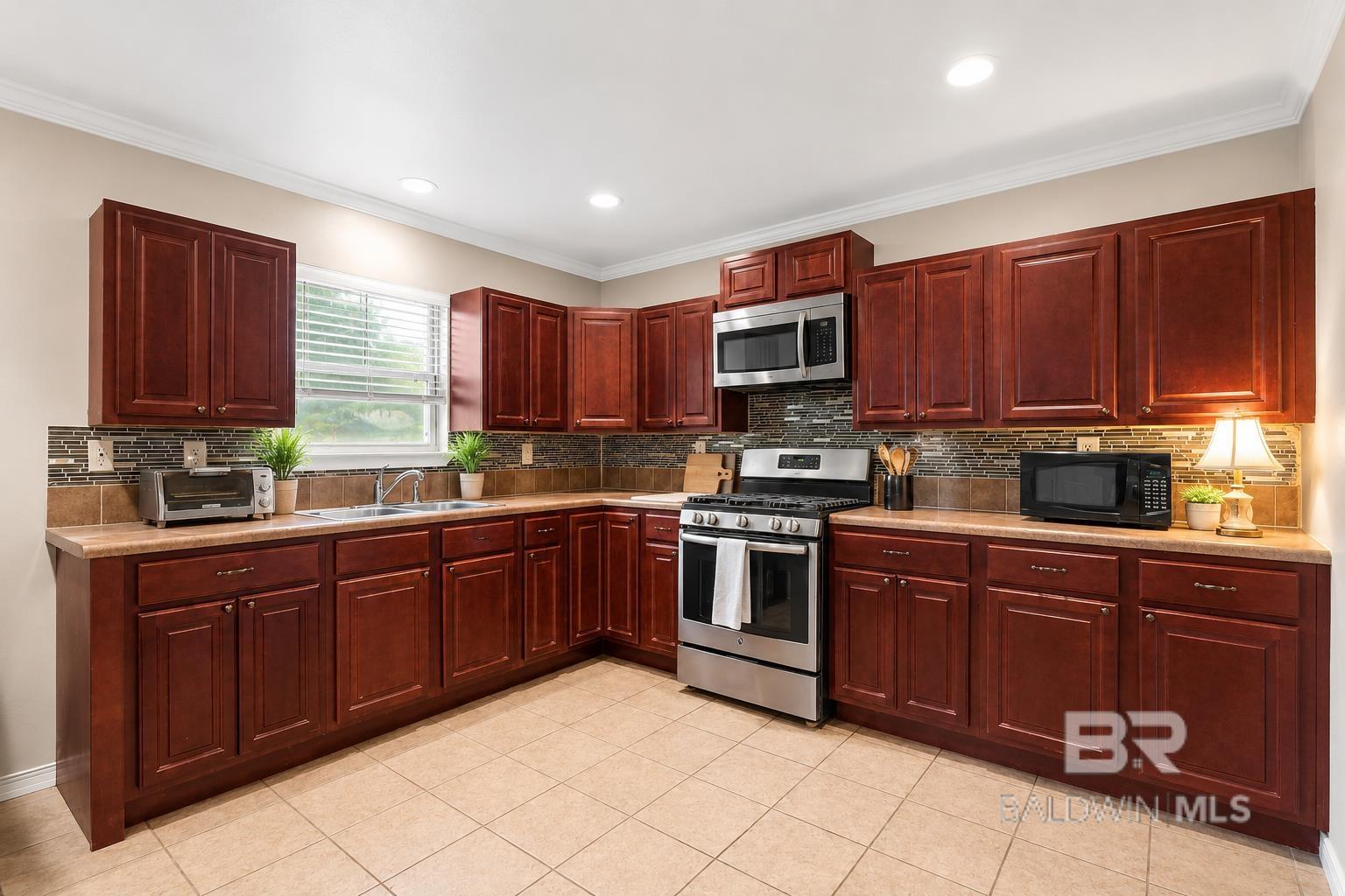 https://zimg.paragon.ice.com/ParagonImages/Property/PG/BCAR/398019/2/0/0/fbf216ee60b4b914c6740f03ad49c675/7/5c27618fd9111b76c65dbff988d93554/398019-87cc00d0-89c7-4349-8b3d-d6224f430795.JPG