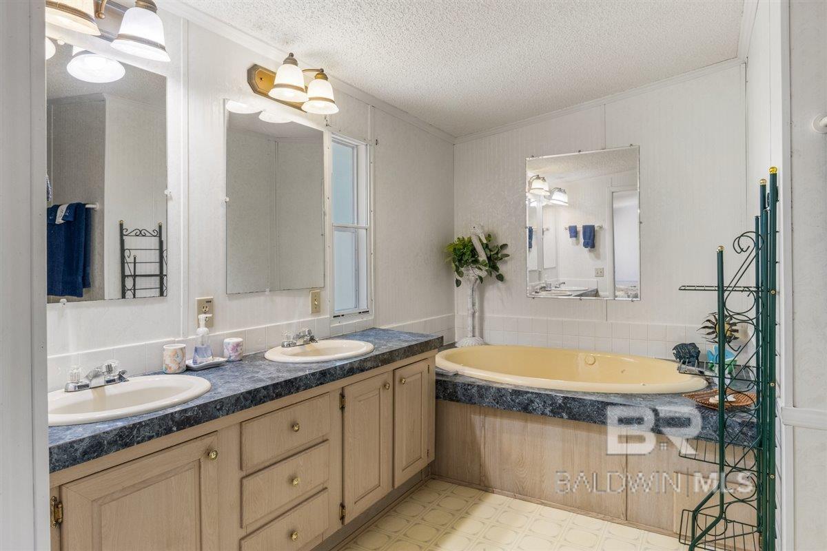 https://zimg.paragon.ice.com/ParagonImages/Property/PG/BCAR/398020/18/0/0/fe091f67d505ea5bcd6c1fed82599adb/7/c0558df8a9d32c67eefb9b336b803680/398020-fd7fbd2b-30e2-45be-82a5-3770691e607c.JPG