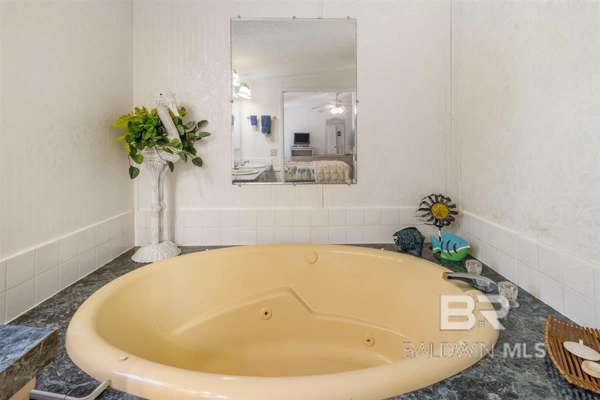 https://zimg.paragon.ice.com/ParagonImages/Property/PG/BCAR/398020/19/0/0/eb8c092331700c06d23ae0934a78253c/7/c0558df8a9d32c67eefb9b336b803680/398020-14d00c77-78f9-49e1-81c7-58bc0143a9e5.JPG