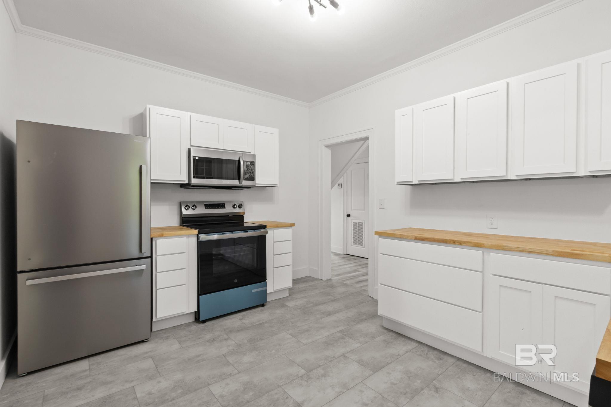 https://zimg.paragon.ice.com/ParagonImages/Property/PG/BCAR/398021/16/0/0/26acbdcbcf0572ada27eeb89bb10f523/7/3f624b2e30b60fab4f6b5d95ff661a78/398021-d6455d51-3a36-4bc1-9a9d-f966029c6413.JPG