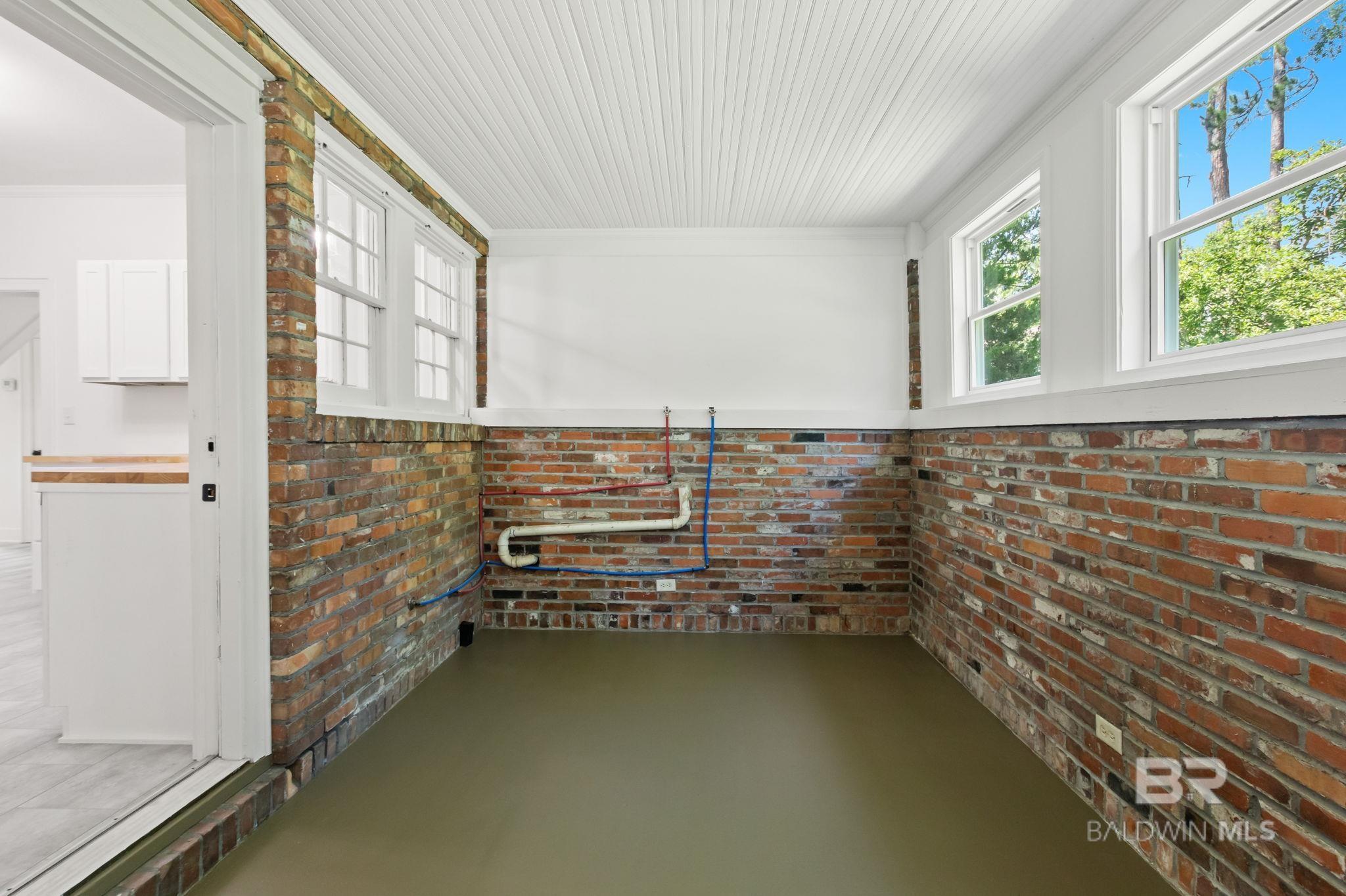 https://zimg.paragon.ice.com/ParagonImages/Property/PG/BCAR/398021/23/0/0/a85f4b9fbc6256f636a40019ef41cd16/7/3f624b2e30b60fab4f6b5d95ff661a78/398021-95cdc48b-fd3e-4f58-ba36-976532604756.JPG