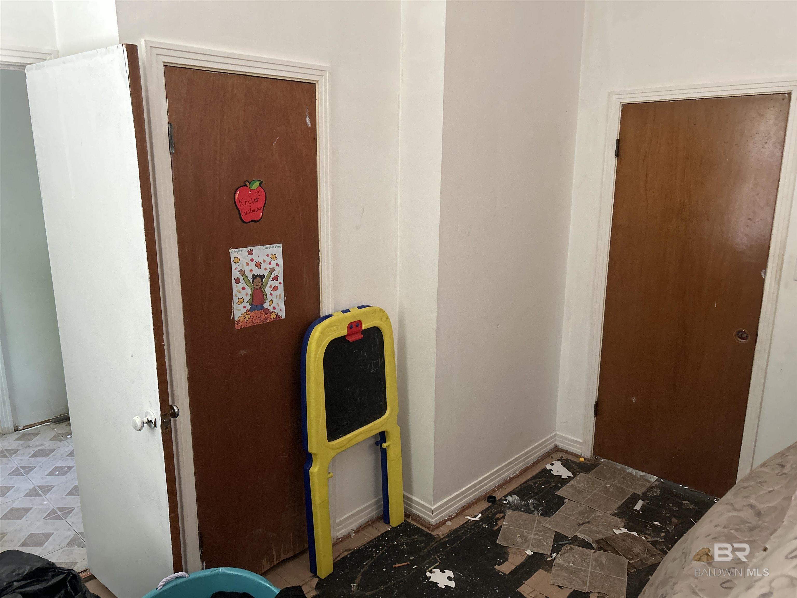 https://zimg.paragon.ice.com/ParagonImages/Property/PG/BCAR/398022/10/0/0/f58ee7305b6dd8a17e85c98a5bd87a14/7/0a8ccfc1ff7ebbd4a913fd1513b157ce/398022-38ea7575-a508-4028-83b8-d062d8686d06.JPG