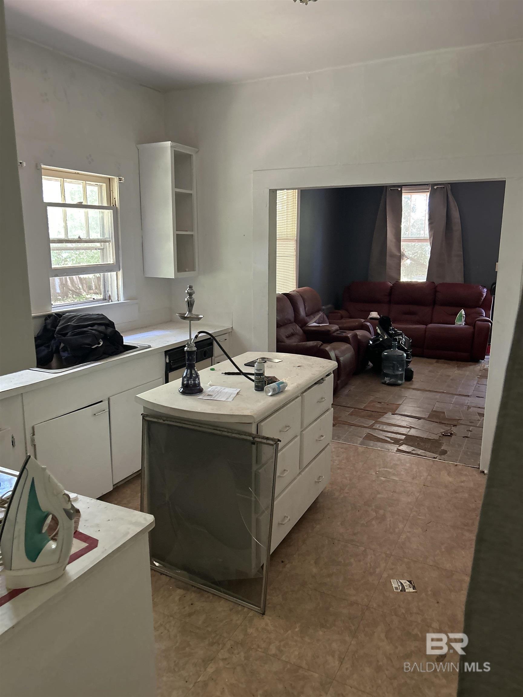 https://zimg.paragon.ice.com/ParagonImages/Property/PG/BCAR/398022/14/0/0/d9012acce6ed3045169467f3567bbde7/7/0a8ccfc1ff7ebbd4a913fd1513b157ce/398022-fc300f97-b40f-41e4-929d-b0270c291a60.JPG
