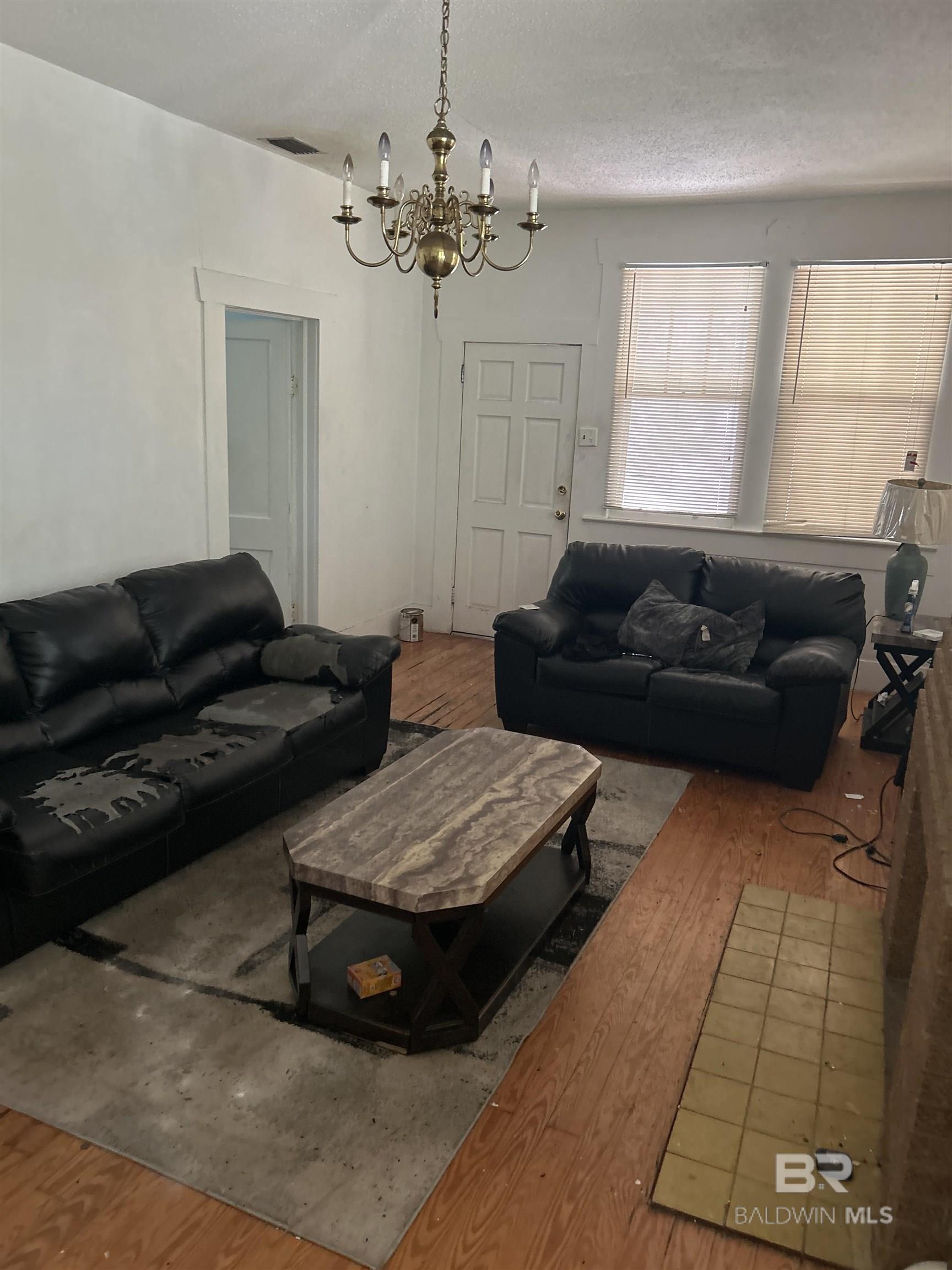 https://zimg.paragon.ice.com/ParagonImages/Property/PG/BCAR/398022/6/0/0/d09c493a1c9000d101245810dd6f6ee8/7/0a8ccfc1ff7ebbd4a913fd1513b157ce/398022-4772ad8a-0f9e-4089-afcf-ecb111d73868.JPG