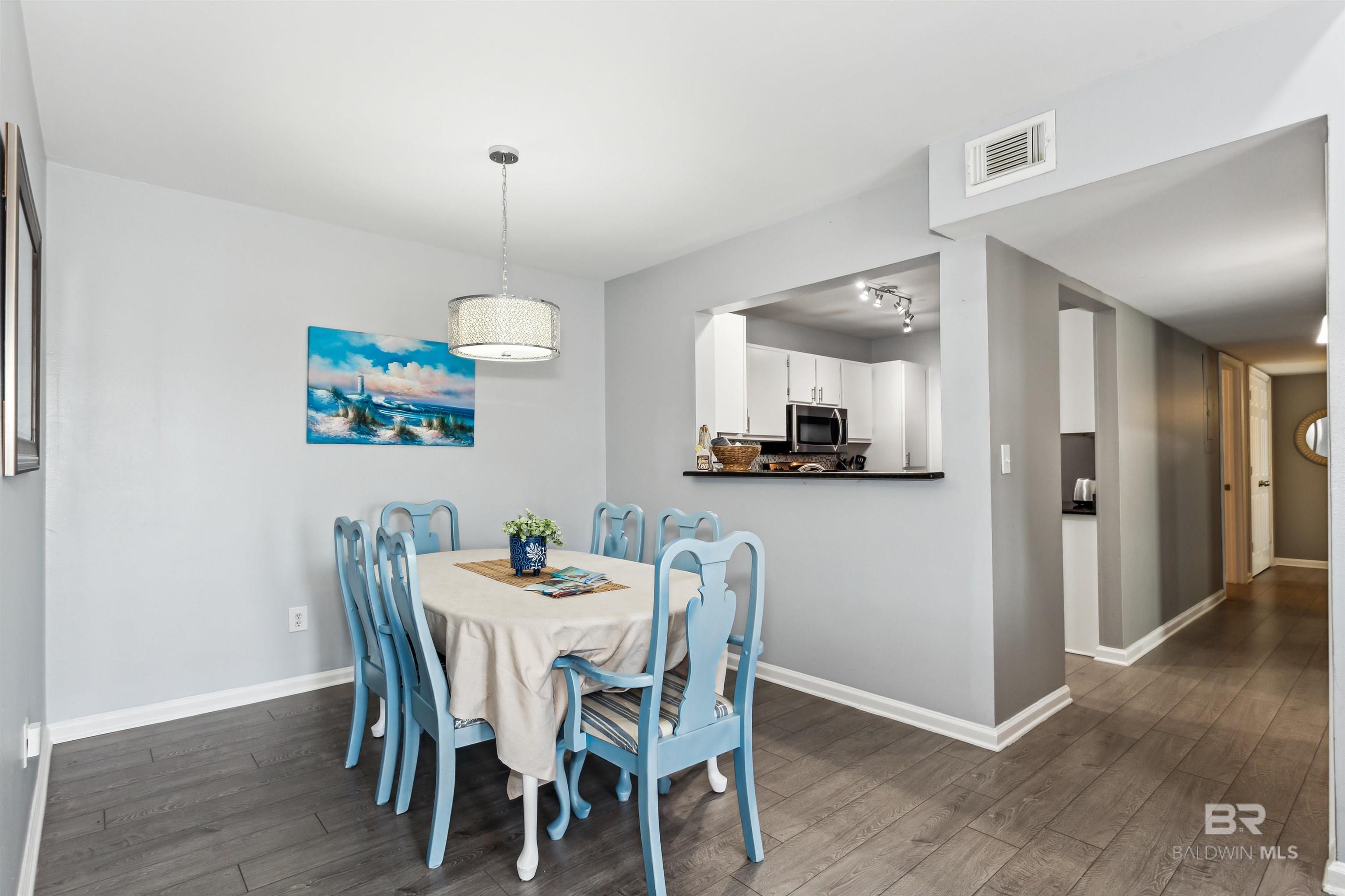 https://zimg.paragon.ice.com/ParagonImages/Property/PG/BCAR/398032/15/0/0/11e8d5f716515de823886a1c37a2277d/7/b3a5275e516da2f0f1f4bddcd9dbe566/398032-b199b82c-cc4e-4154-b36d-ce6041092a8d.JPG