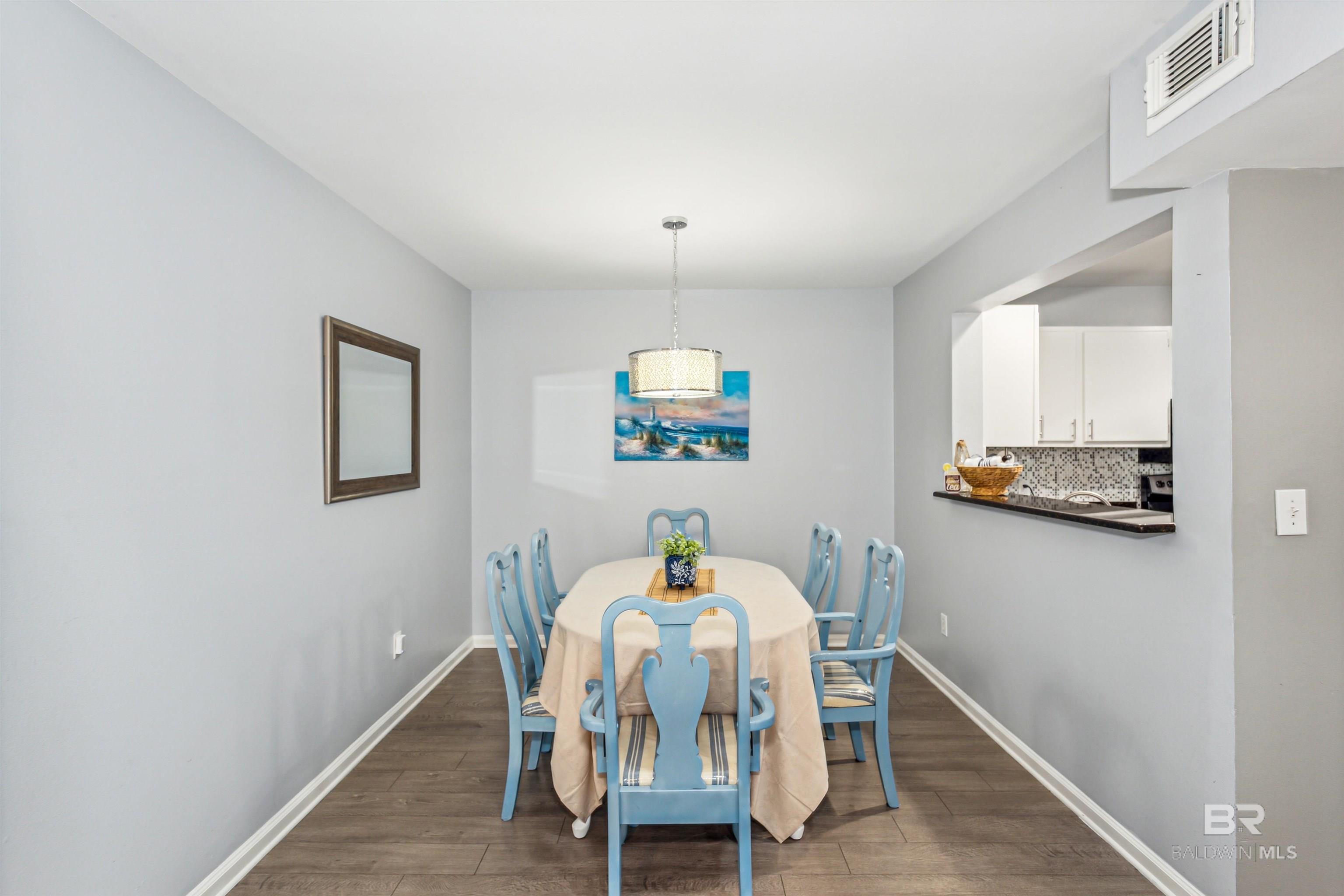 https://zimg.paragon.ice.com/ParagonImages/Property/PG/BCAR/398032/16/0/0/bfec767ef668ac3710039a2169ef1447/7/b3a5275e516da2f0f1f4bddcd9dbe566/398032-b6993295-118e-4223-ba2c-267c7a4a94a4.JPG