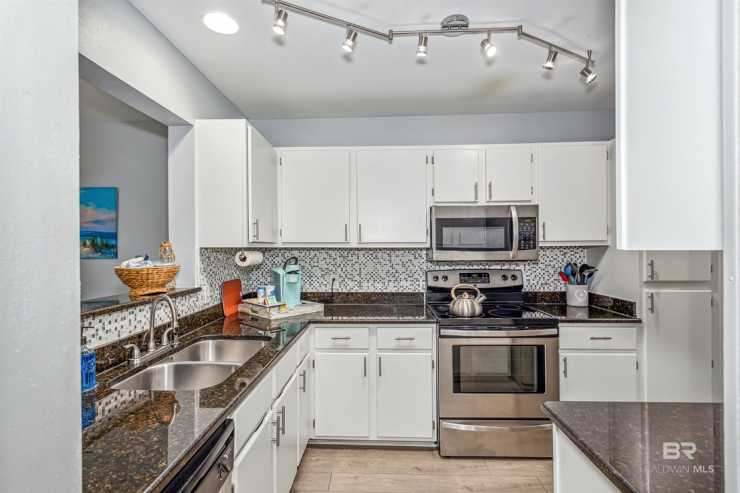 https://zimg.paragon.ice.com/ParagonImages/Property/PG/BCAR/398032/17/0/0/cf70a2bb4ed0493049aef2afbd48e4ec/7/b3a5275e516da2f0f1f4bddcd9dbe566/398032-be95f822-d8a3-4e53-829d-8f687b1de12f.JPG