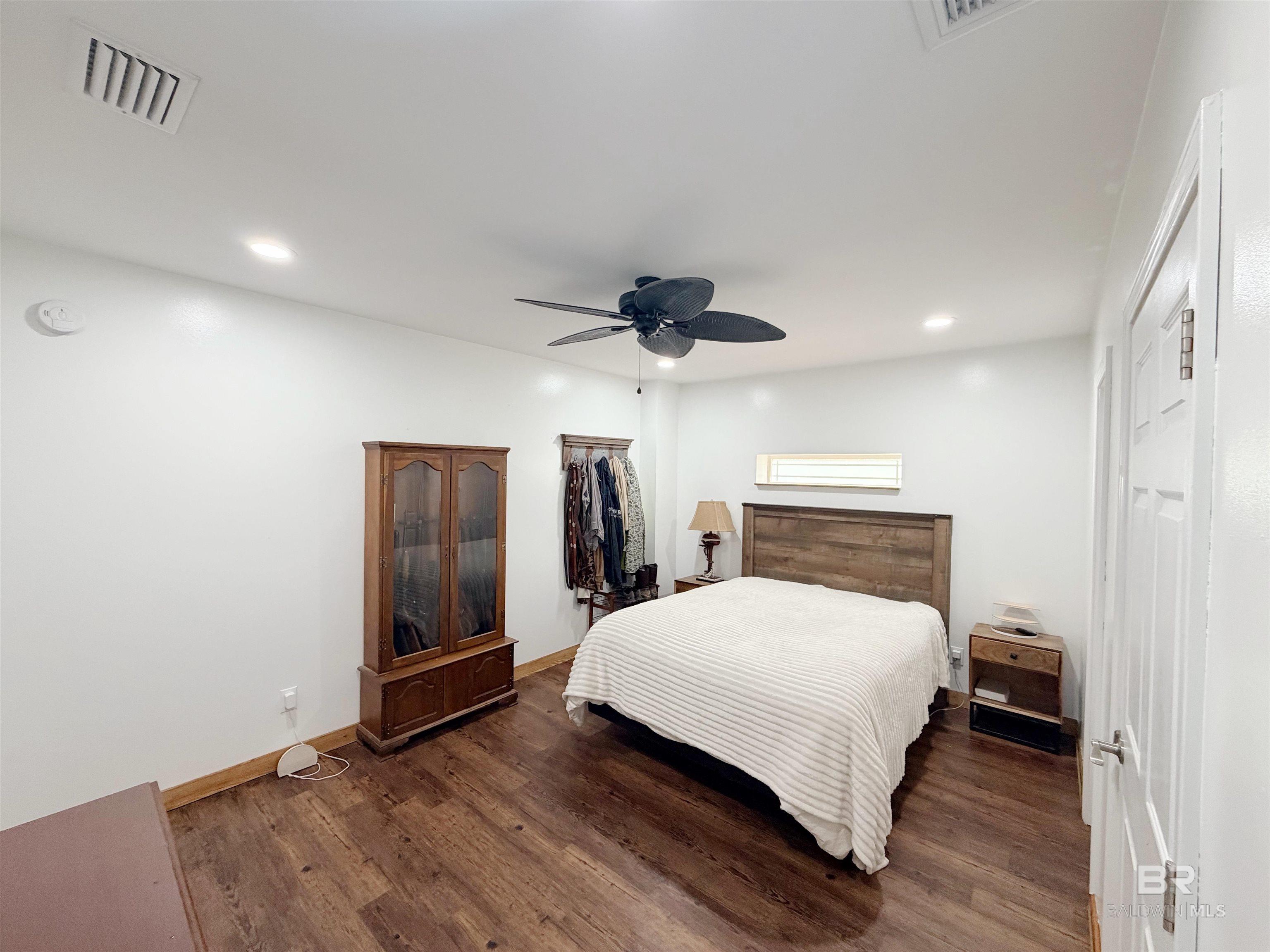 https://zimg.paragon.ice.com/ParagonImages/Property/PG/BCAR/398033/15/0/0/fb7b17419ad06a75775481200676c5d6/7/e795c5066690e9e93947234d3f99b987/398033-e077ae11-9e4b-45c8-b48c-1c5379c3f8de.JPG