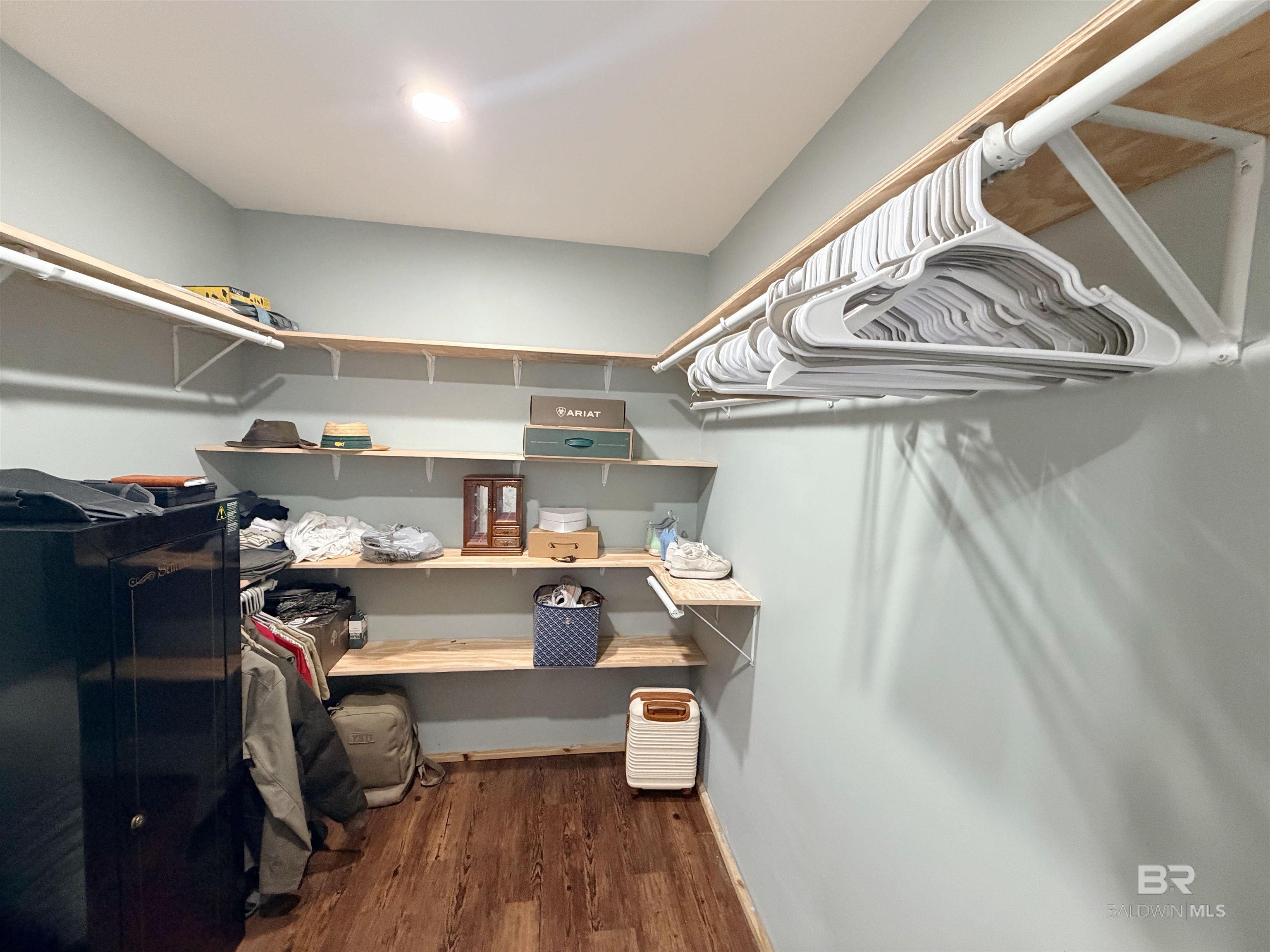 https://zimg.paragon.ice.com/ParagonImages/Property/PG/BCAR/398033/19/0/0/66b80a11f3afd4b0064408a023ba264c/7/e795c5066690e9e93947234d3f99b987/398033-76752930-22c3-46ee-a633-de2fe0d6a114.JPG