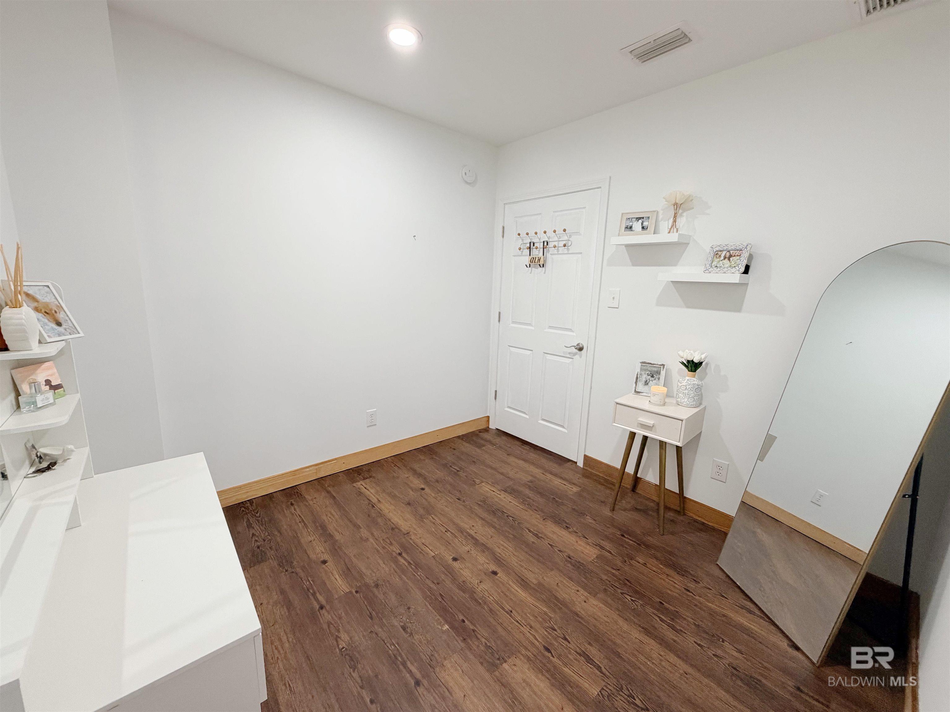 https://zimg.paragon.ice.com/ParagonImages/Property/PG/BCAR/398033/21/0/0/5ec8a6fbed6899f2377c4f9fdae58e96/7/e795c5066690e9e93947234d3f99b987/398033-71fefece-a1f8-48e8-9053-f171d6c320d7.JPG
