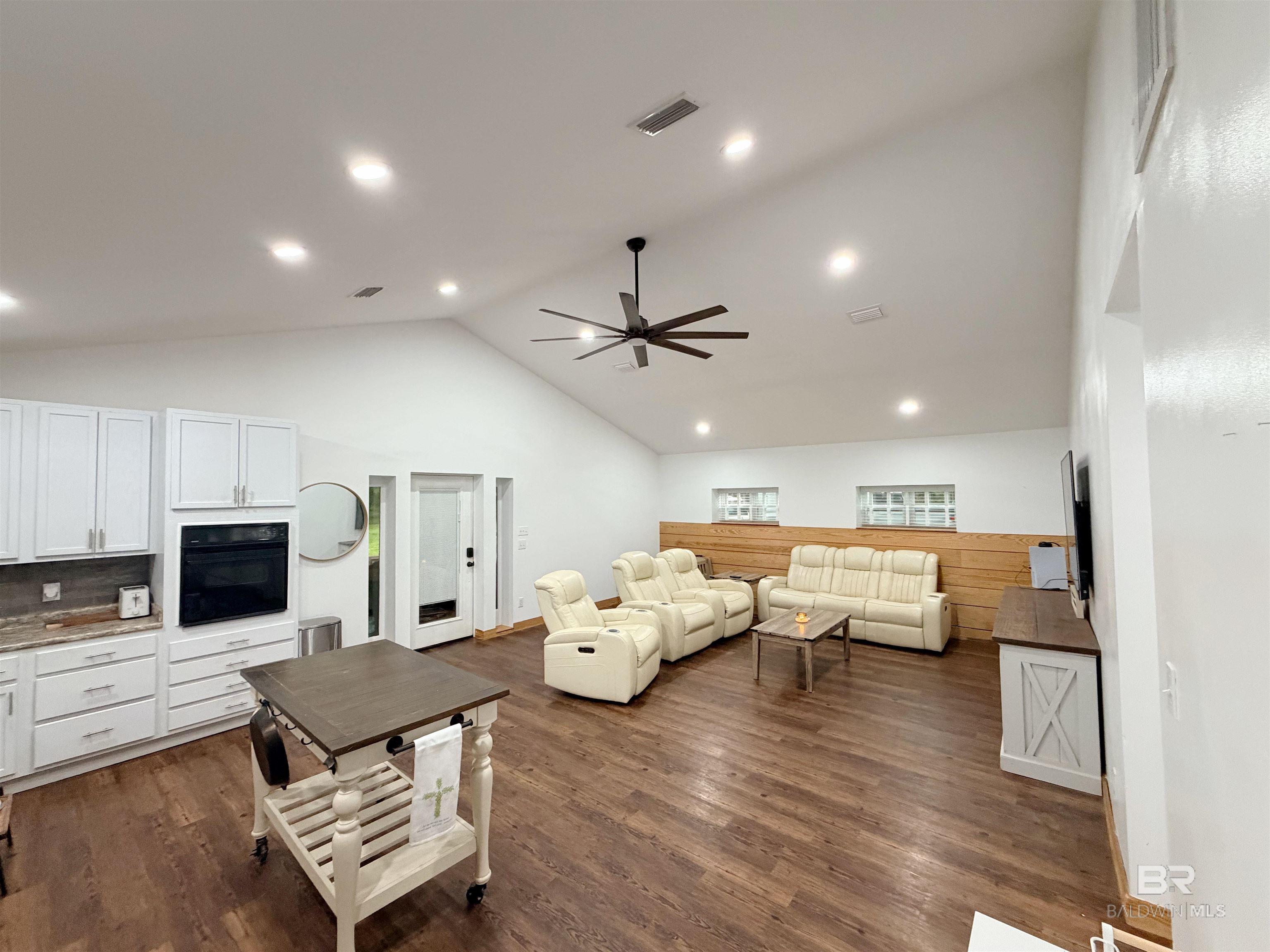 https://zimg.paragon.ice.com/ParagonImages/Property/PG/BCAR/398033/9/0/0/a024750093dcfdb259ee03685a7a85e4/7/e795c5066690e9e93947234d3f99b987/398033-2ffe60f8-1aa5-462e-a437-60f152df07d1.JPG