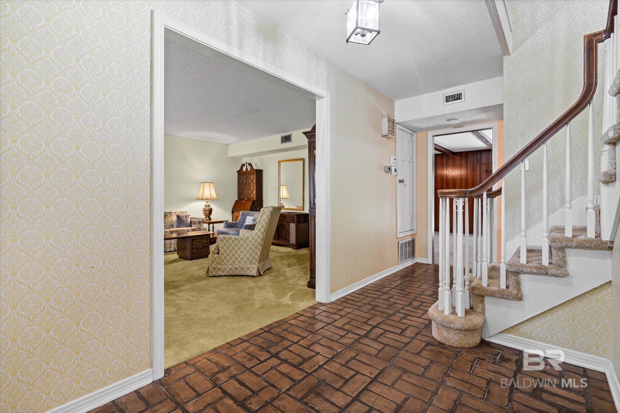 https://zimg.paragon.ice.com/ParagonImages/Property/PG/BCAR/398121/19/0/0/52c87b555697f8e9d97973ca7889def3/7/fb66400d45fc1409efda2bfc545f5d8a/398121-21a52987-0c02-489f-9d9c-7cb0d1537dd1.JPG