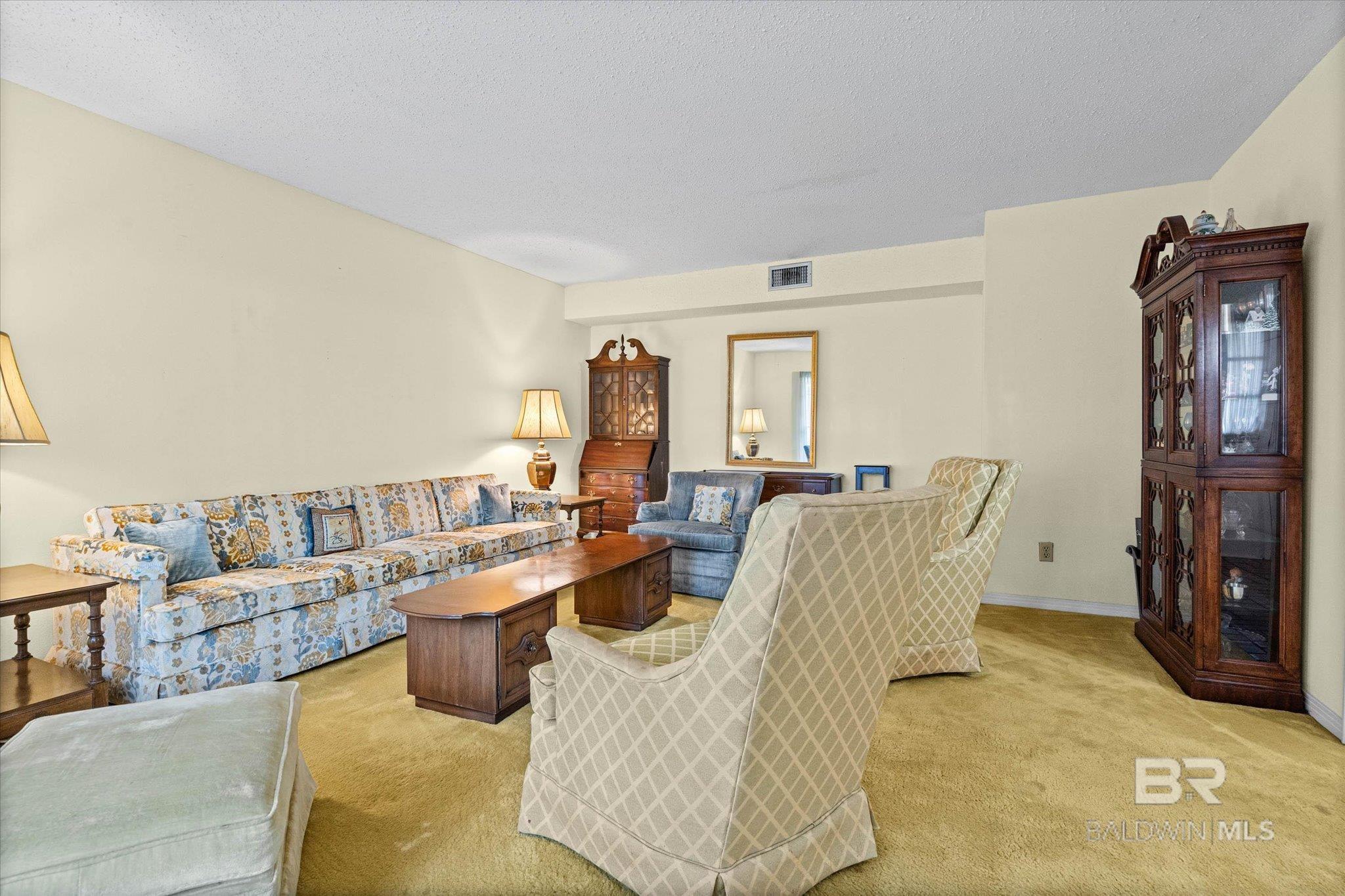 https://zimg.paragon.ice.com/ParagonImages/Property/PG/BCAR/398121/20/0/0/f1bdea644bd8e2b1a277516e244818bb/7/fb66400d45fc1409efda2bfc545f5d8a/398121-63c265e9-ac84-4169-b32c-8cefc0d25760.JPG