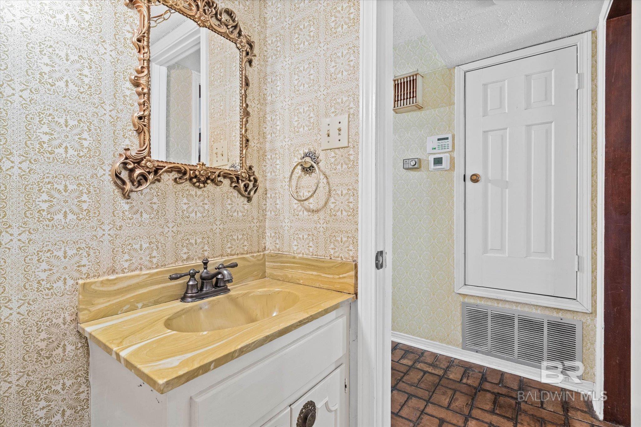 https://zimg.paragon.ice.com/ParagonImages/Property/PG/BCAR/398121/22/0/0/8d9abbe06ca9f18298447696bf3a689f/7/fb66400d45fc1409efda2bfc545f5d8a/398121-ab825a64-02e6-4774-8213-01426dfbec6c.JPG